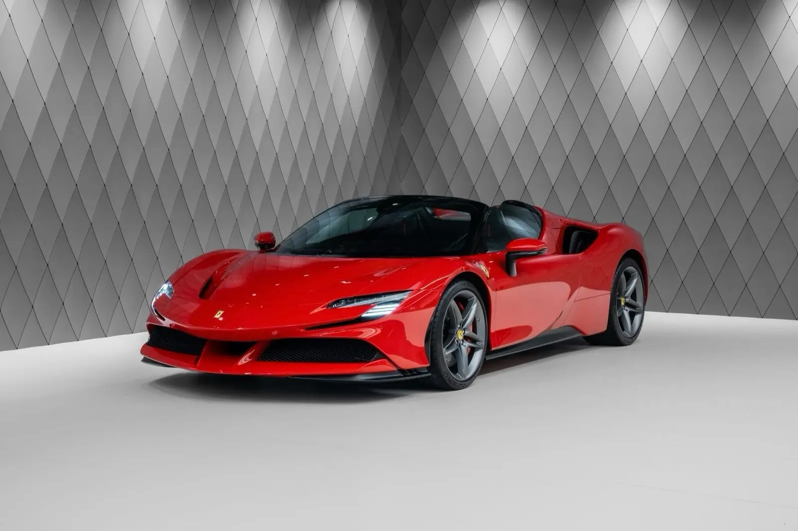 Ferrari SF90 Stradale Spider, I, 2025 купить в салоне Million Miles