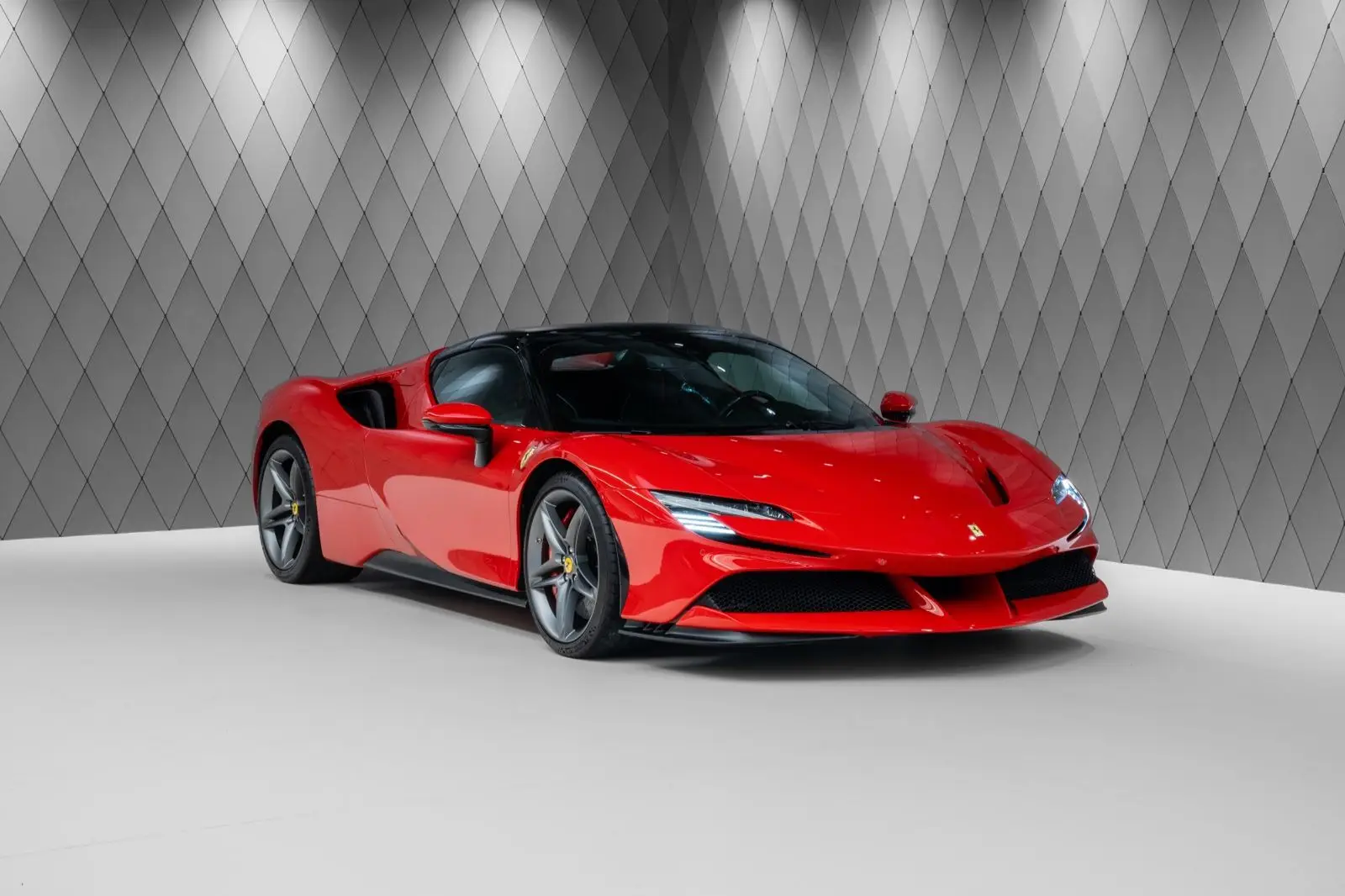 Ferrari SF90 Stradale Spider, I, 2025 купить в салоне Million Miles