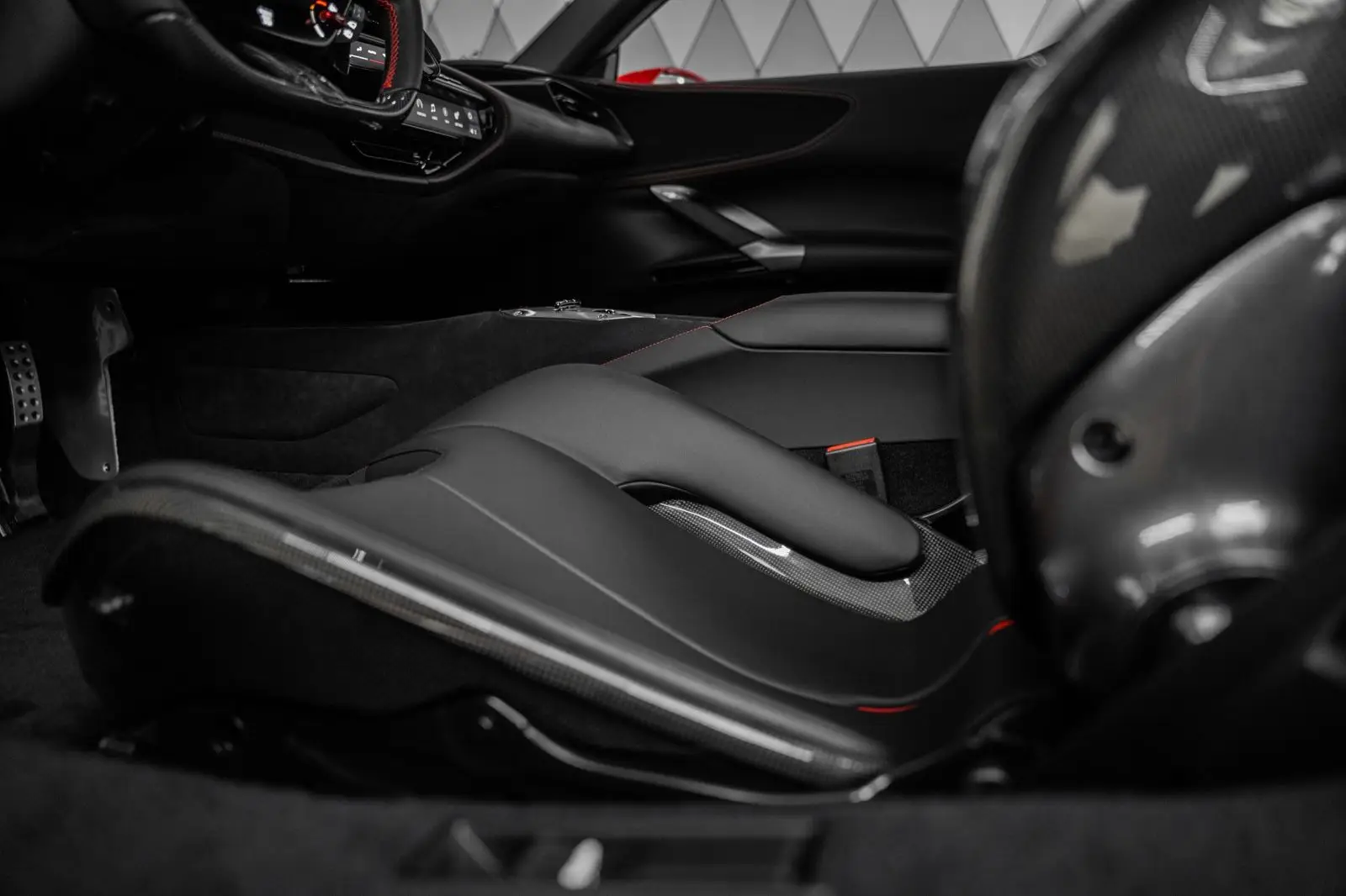 Ferrari SF90 Stradale Spider, I, 2025 купить в салоне Million Miles