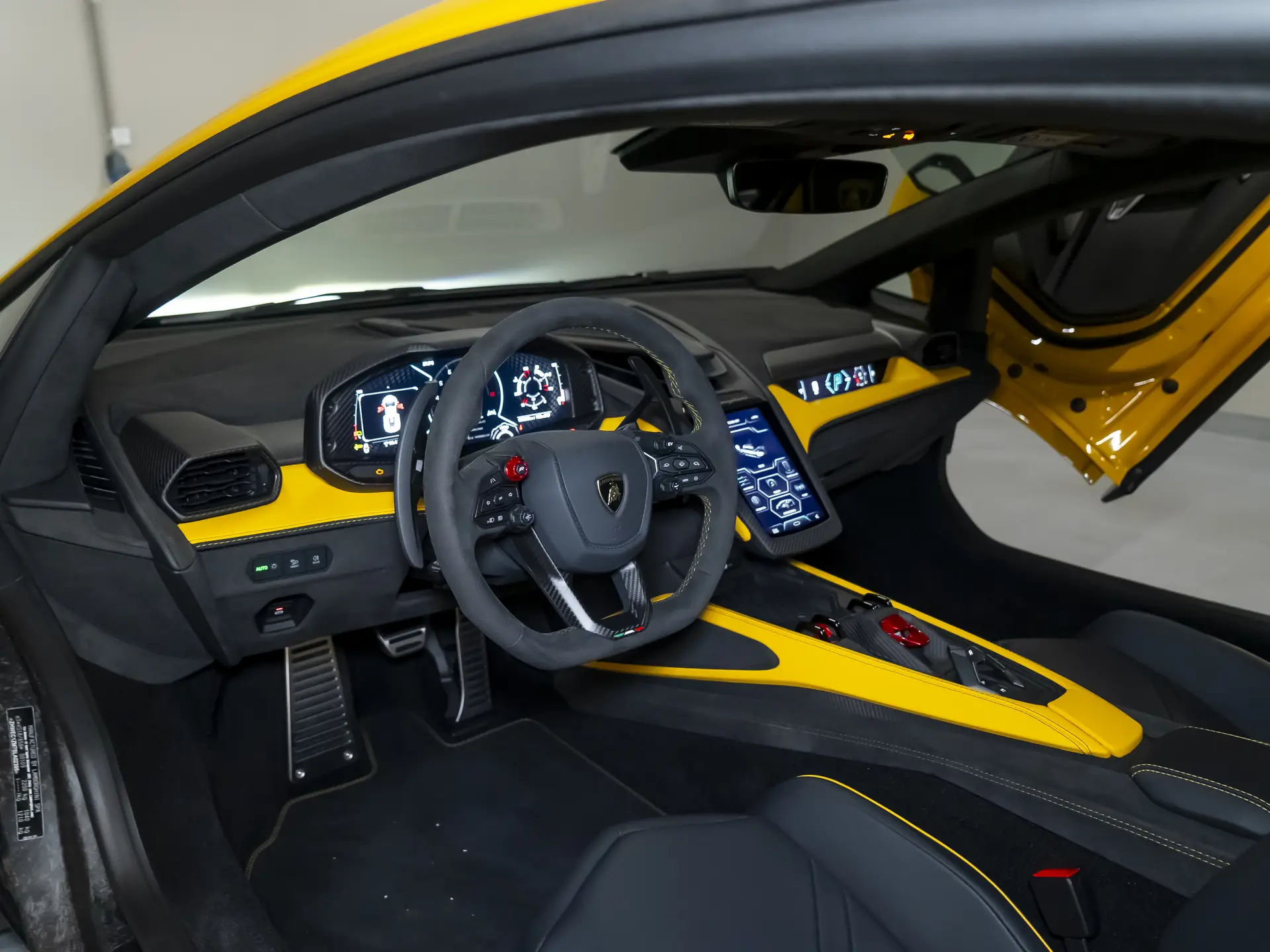 Lamborghini Revuelto, I, 2025 купить в салоне Million Miles