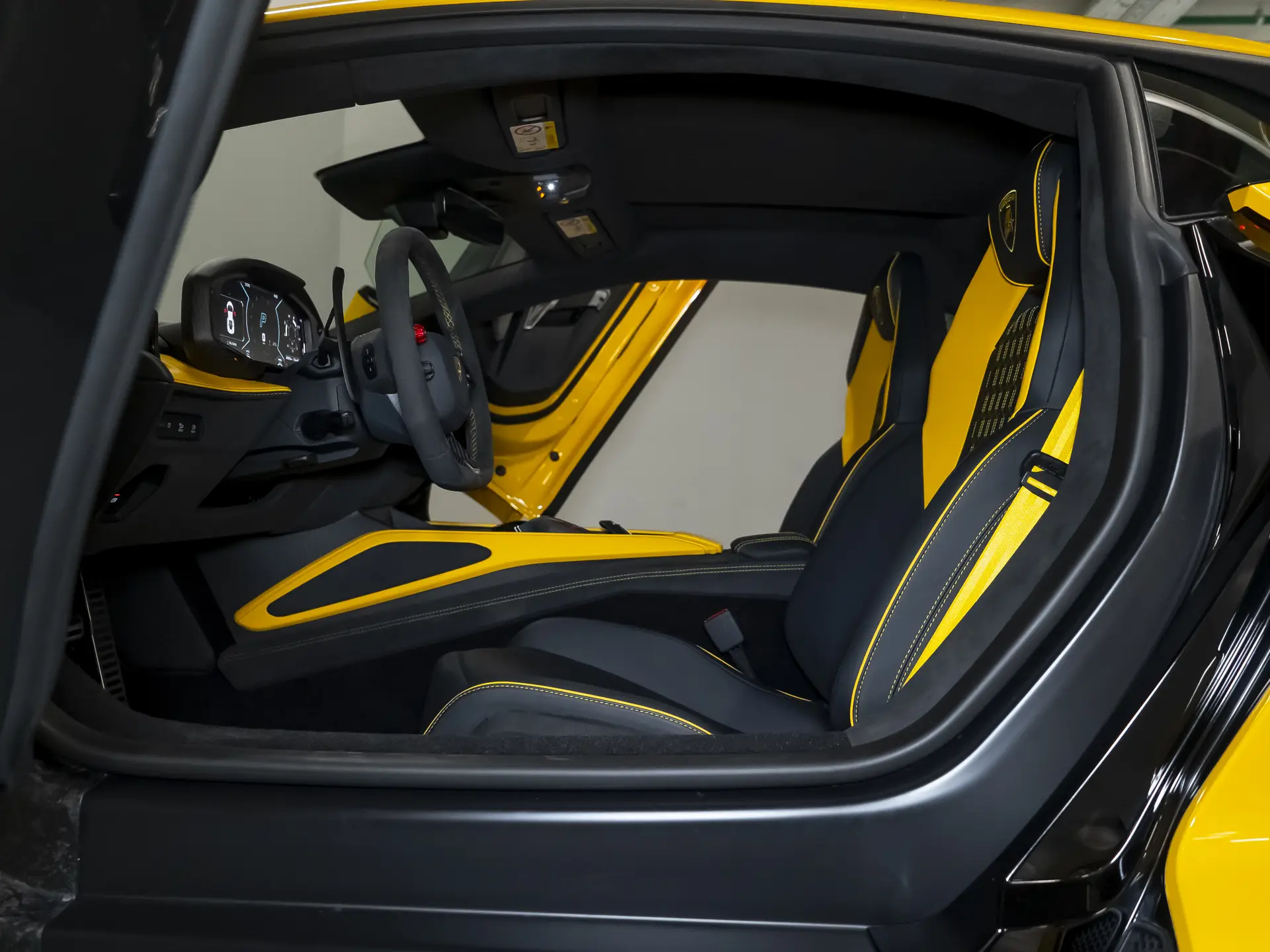 Lamborghini Revuelto, I, 2025 купить в салоне Million Miles