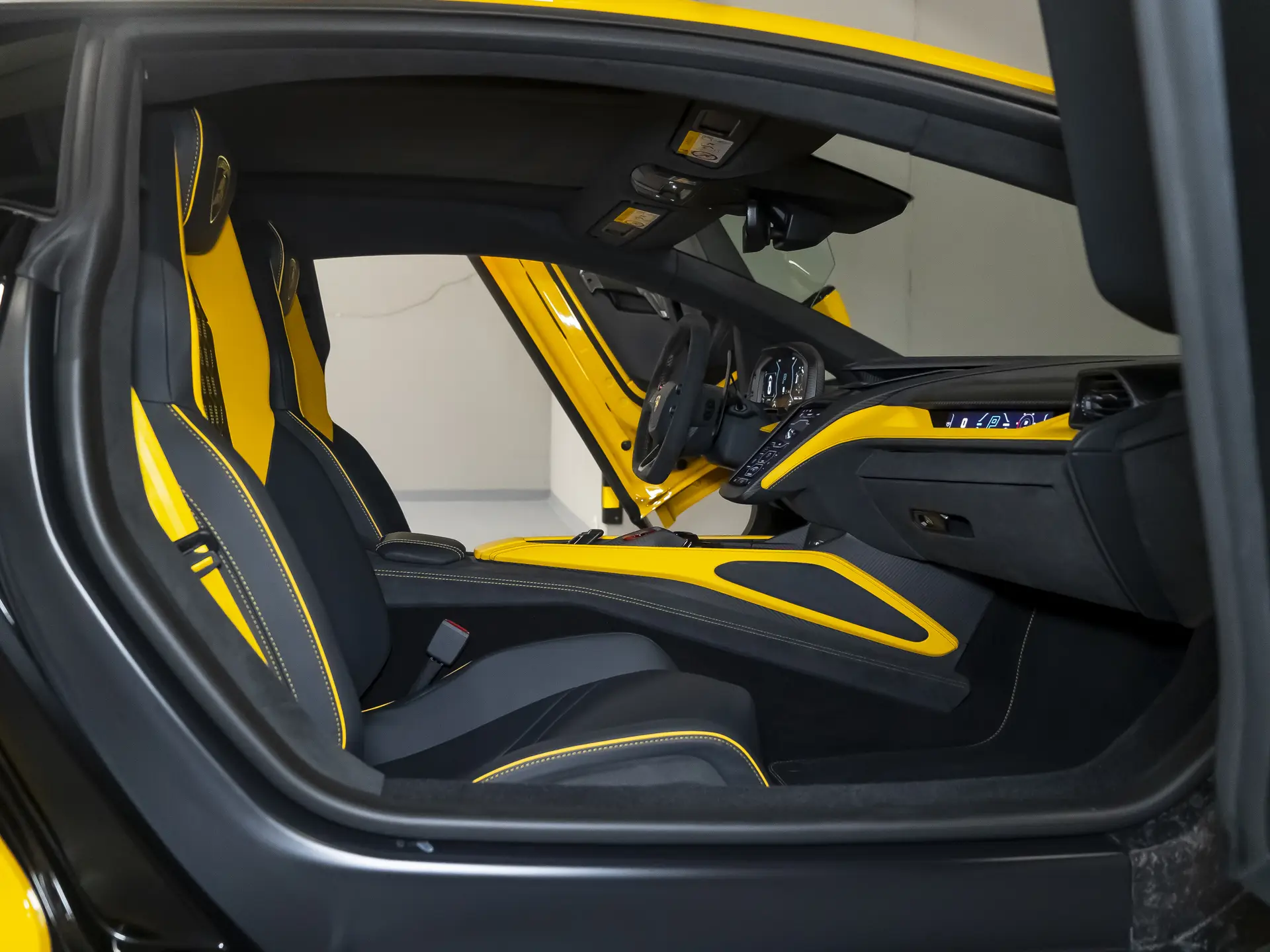 Lamborghini Revuelto, I, 2025 купить в салоне Million Miles