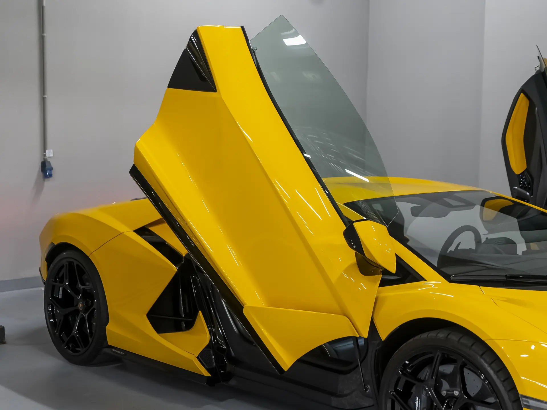 Lamborghini Revuelto, I, 2025 купить в салоне Million Miles