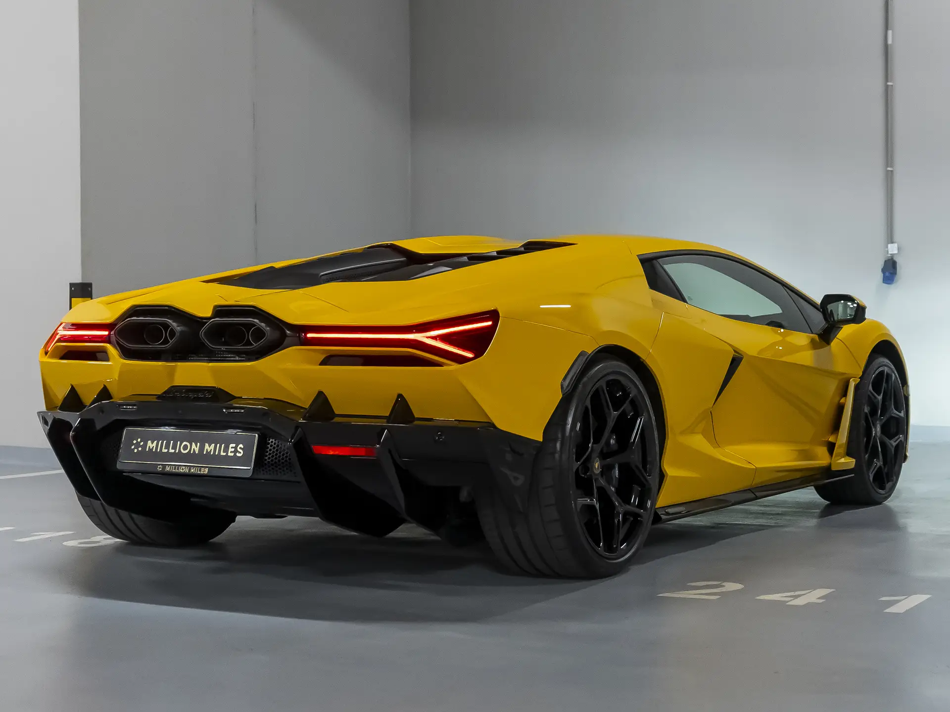 Lamborghini Revuelto, I, 2025 купить в салоне Million Miles