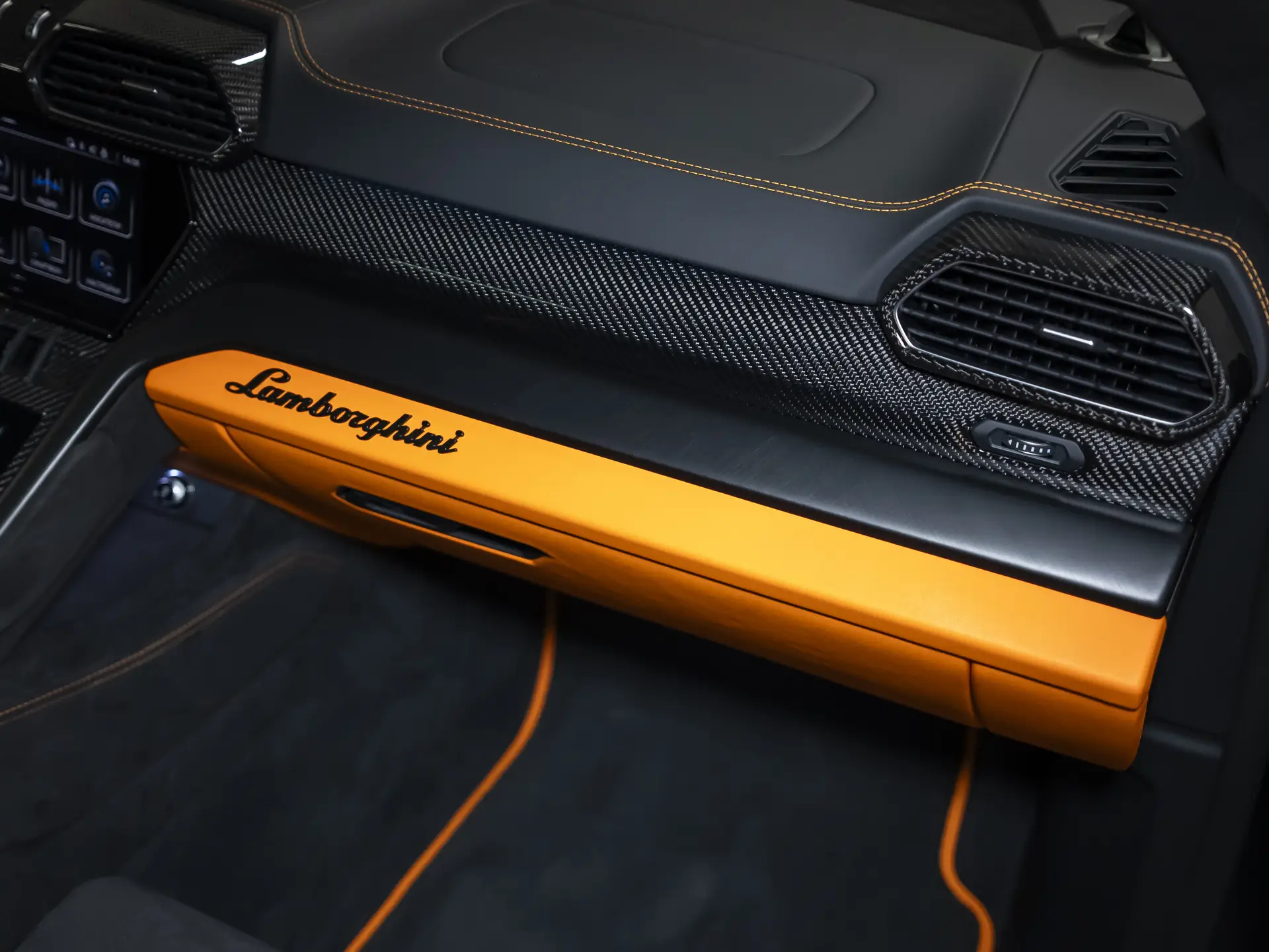 Lamborghini Urus, I Рестайлинг, 2024 купить в салоне Million Miles