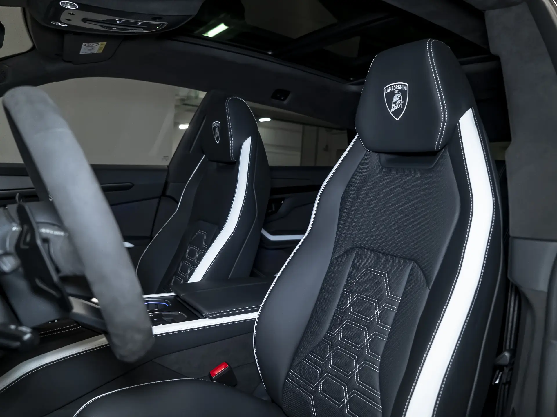 Lamborghini Urus SE, I Рестайлинг, 2025 купить в салоне Million Miles