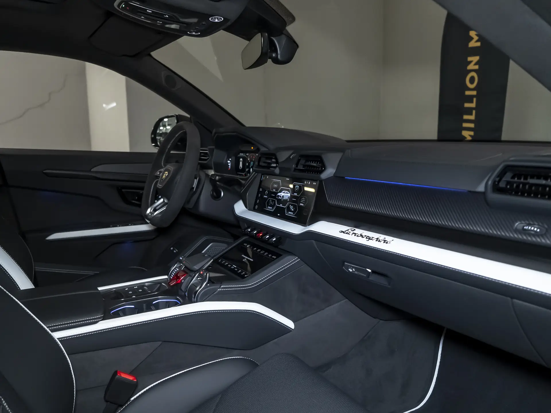 Lamborghini Urus SE, I Рестайлинг, 2025 купить в салоне Million Miles