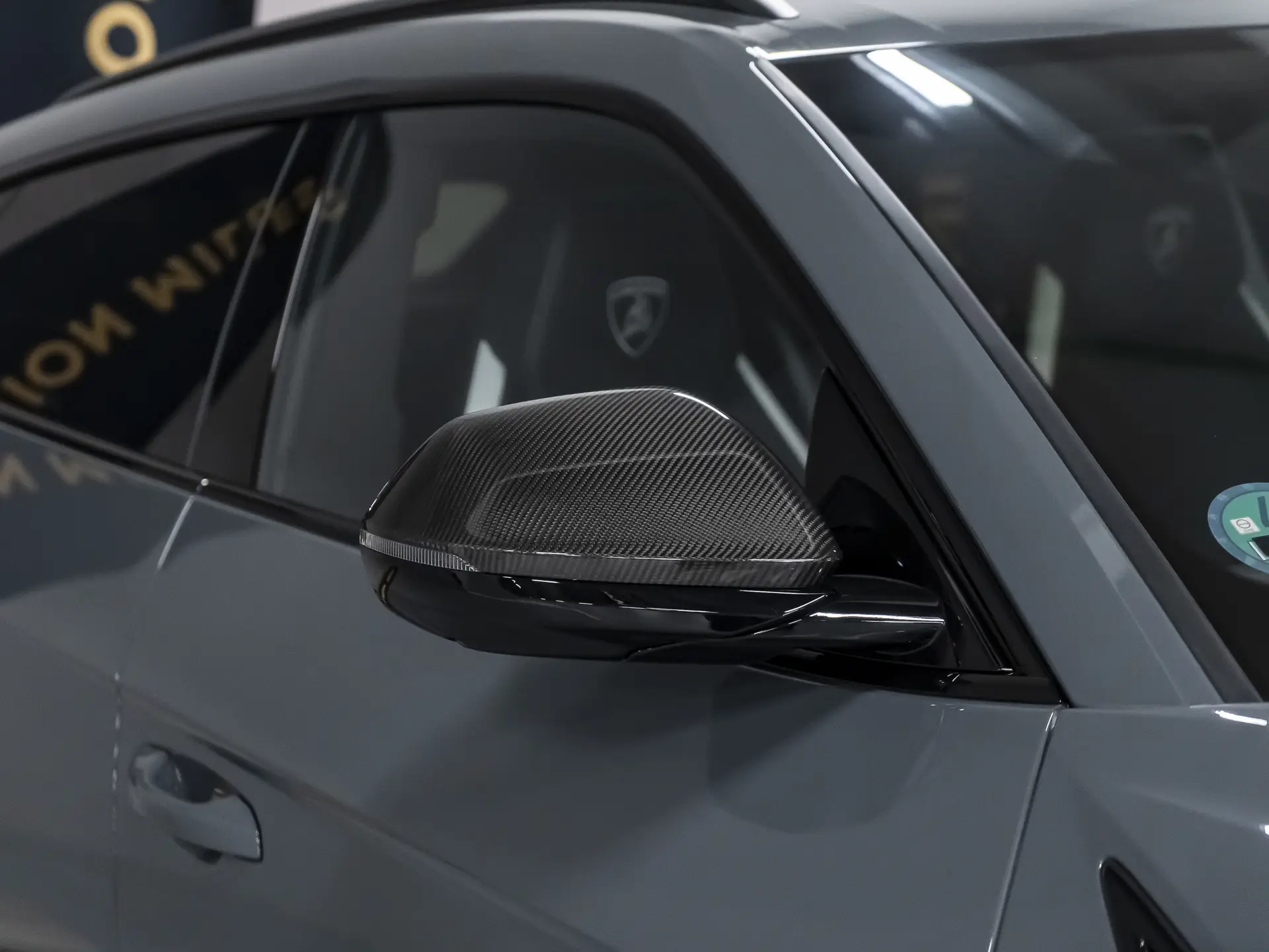 Lamborghini Urus SE, I Рестайлинг, 2025 купить в салоне Million Miles