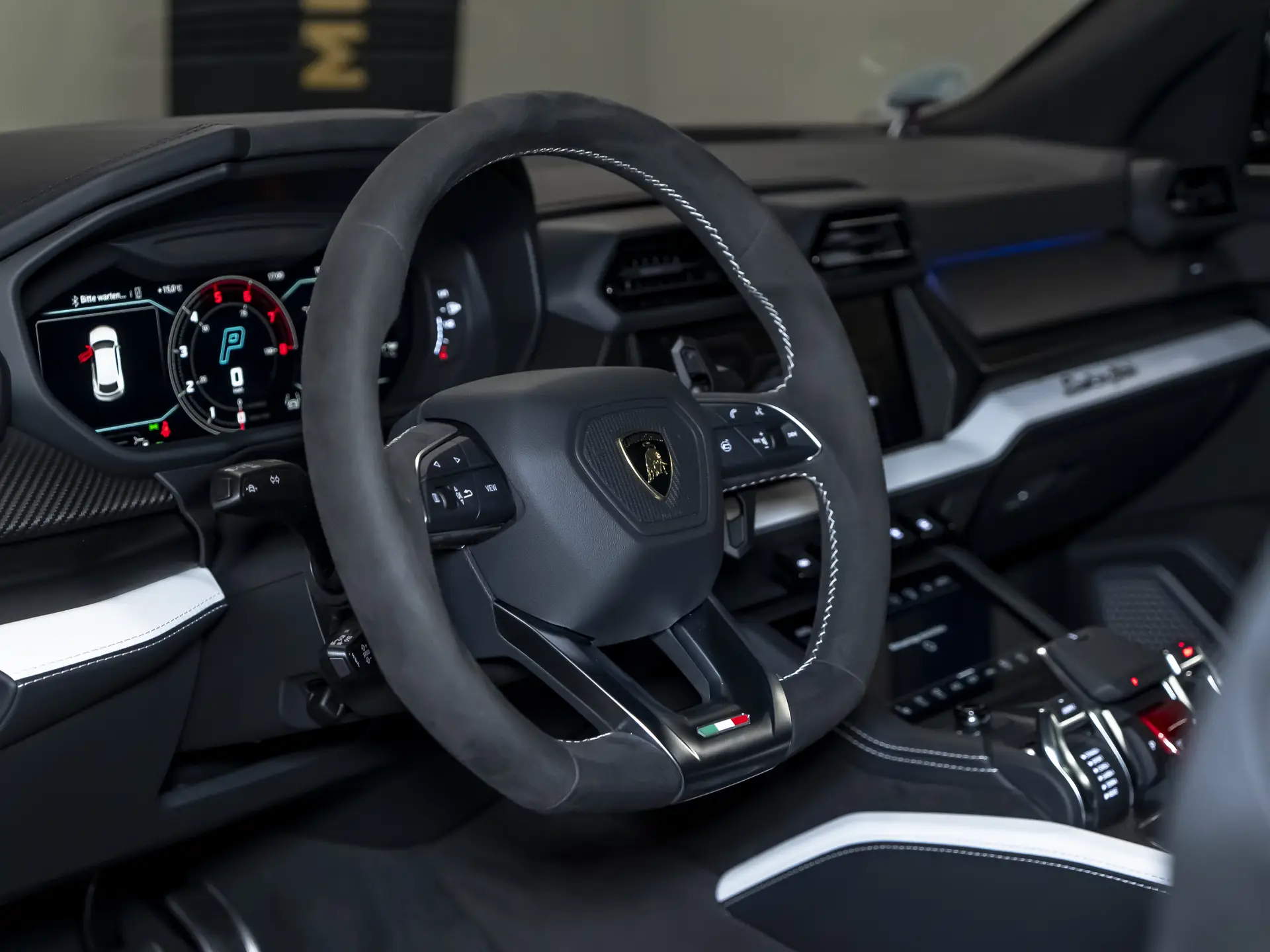 Lamborghini Urus SE, I Рестайлинг, 2025 купить в салоне Million Miles