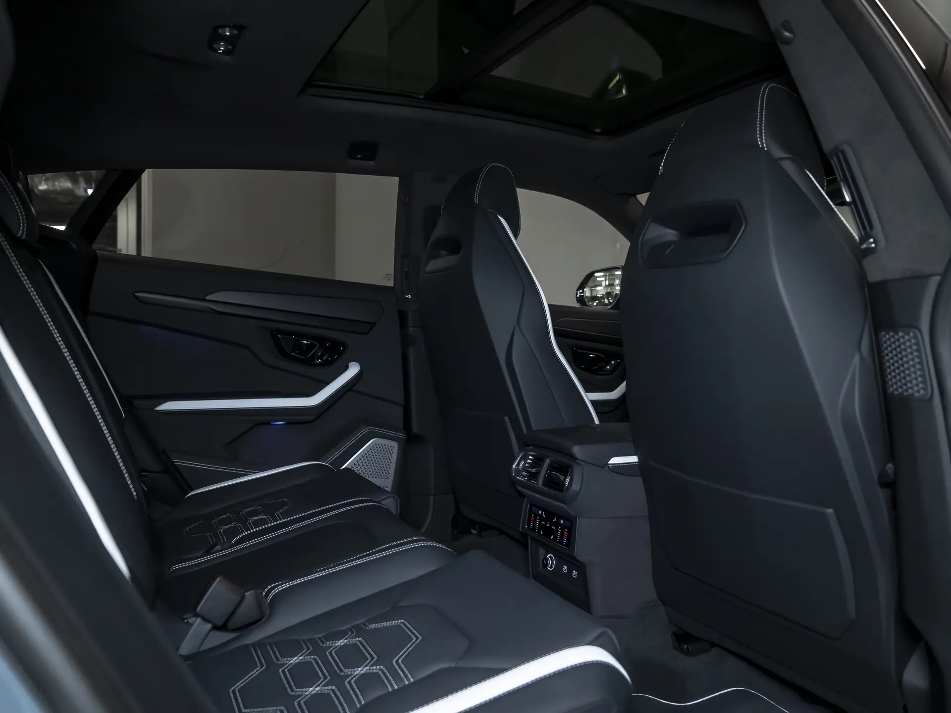 Lamborghini Urus SE, I Рестайлинг, 2025 купить в салоне Million Miles