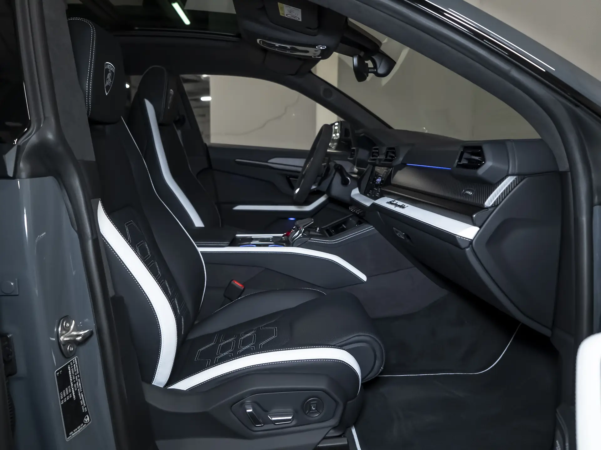 Lamborghini Urus SE, I Рестайлинг, 2025 купить в салоне Million Miles