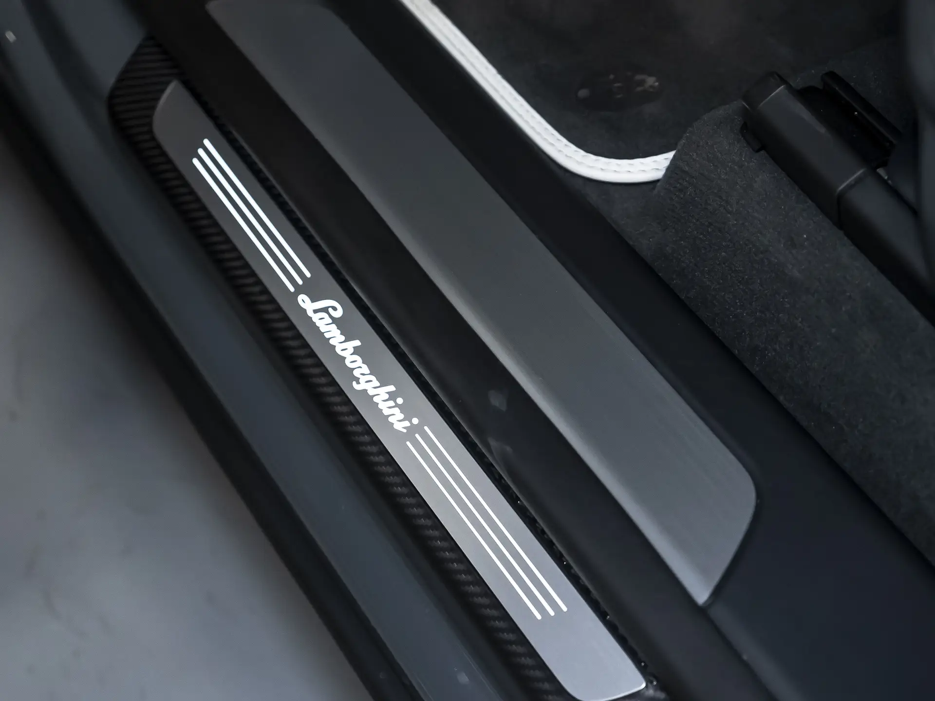 Lamborghini Urus SE, I Рестайлинг, 2025 купить в салоне Million Miles