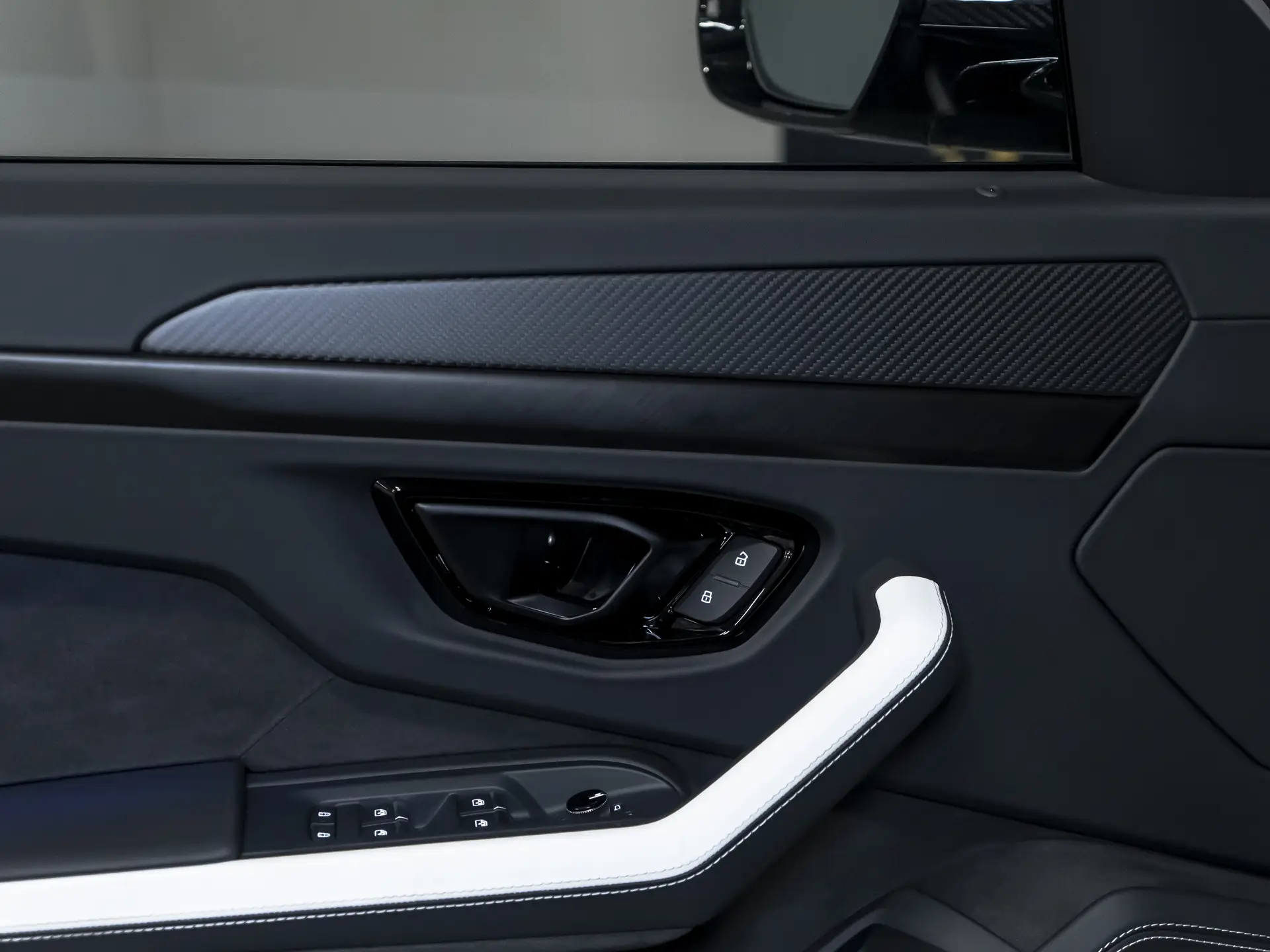 Lamborghini Urus SE, I Рестайлинг, 2025 купить в салоне Million Miles