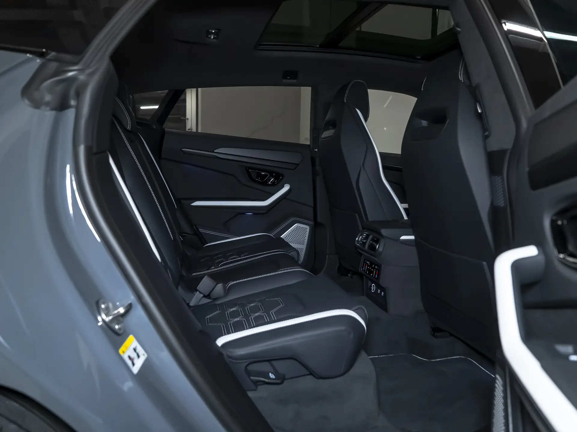 Lamborghini Urus SE, I Рестайлинг, 2025 купить в салоне Million Miles