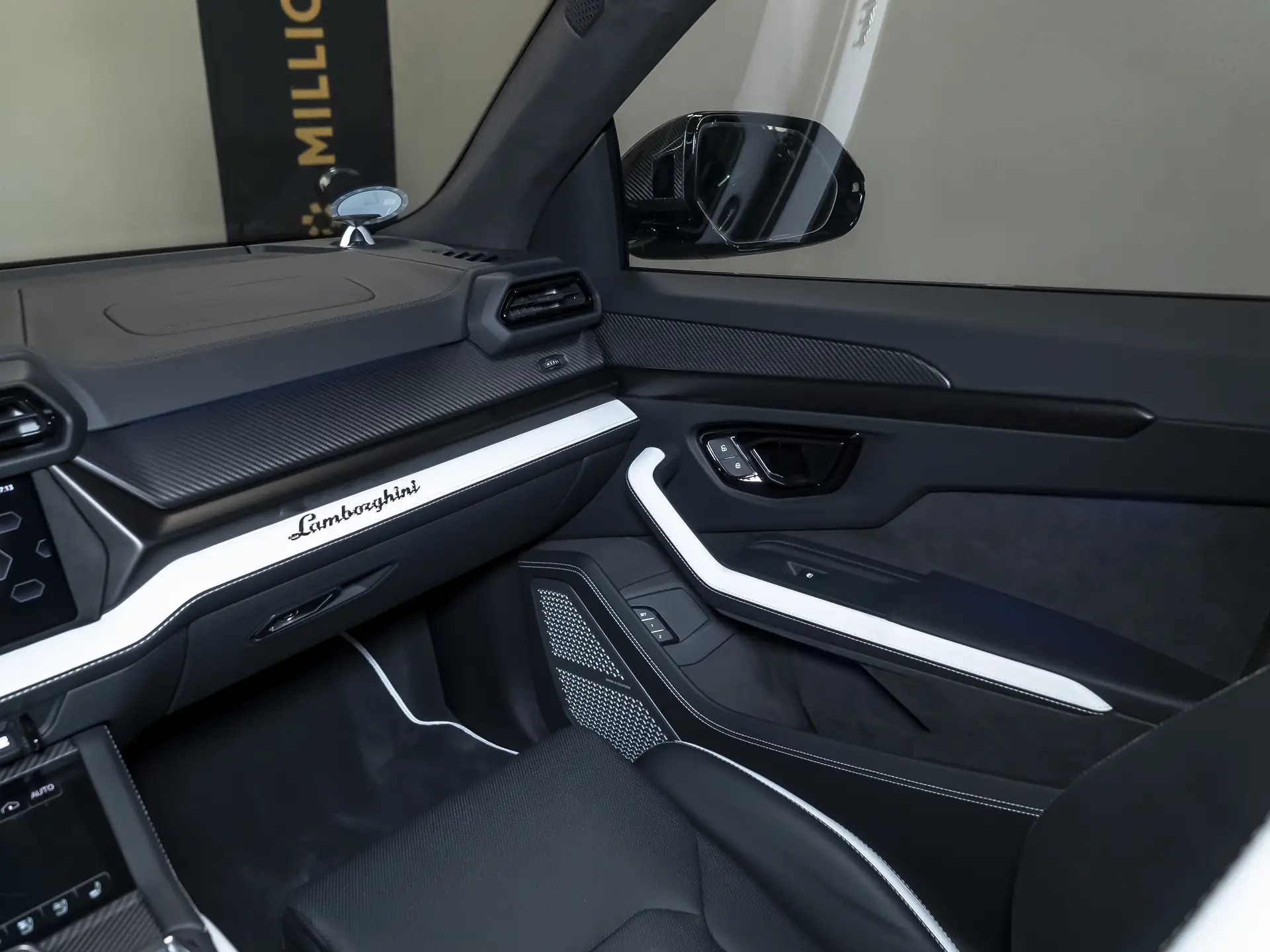 Lamborghini Urus SE, I Рестайлинг, 2025 купить в салоне Million Miles