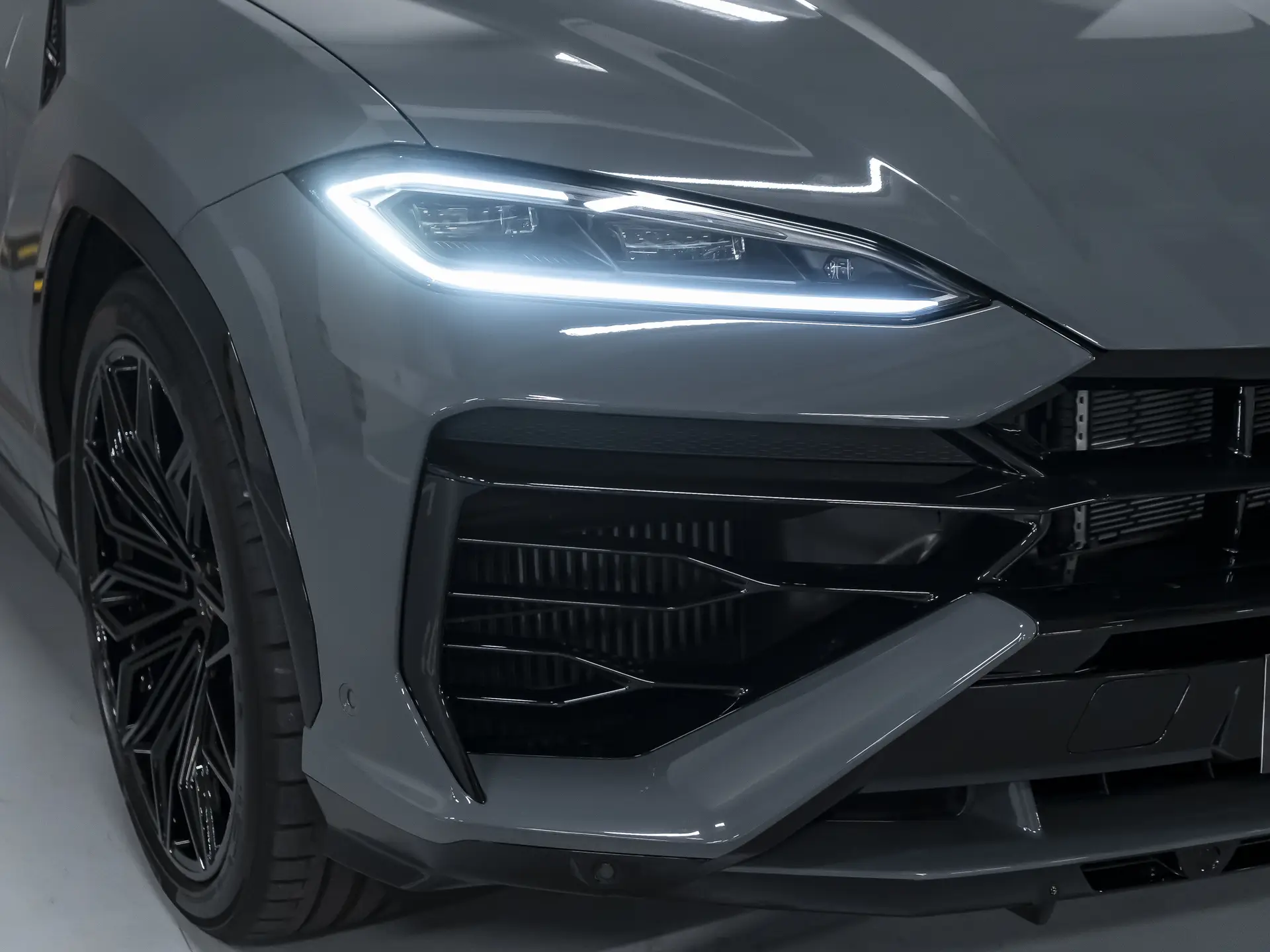 Lamborghini Urus SE, I Рестайлинг, 2025 купить в салоне Million Miles