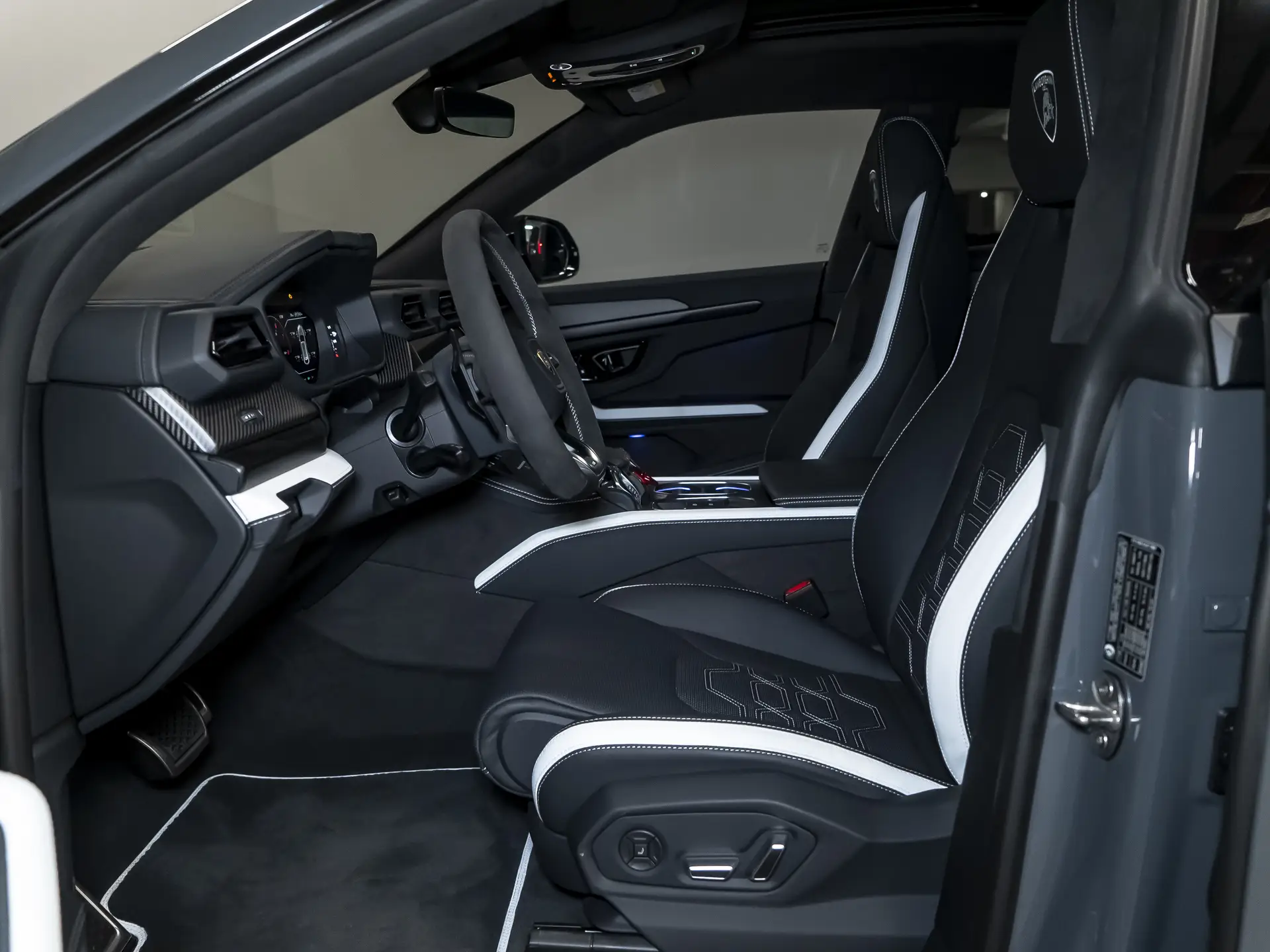 Lamborghini Urus SE, I Рестайлинг, 2025 купить в салоне Million Miles