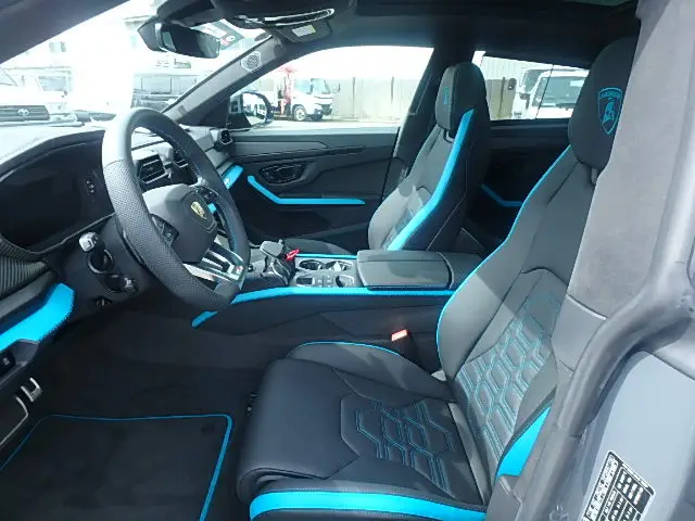 Lamborghini Urus SE, I Рестайлинг, 2025 купить в салоне Million Miles