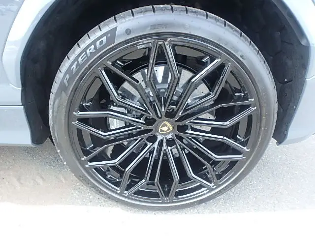 Lamborghini Urus SE, I Рестайлинг, 2025 купить в салоне Million Miles