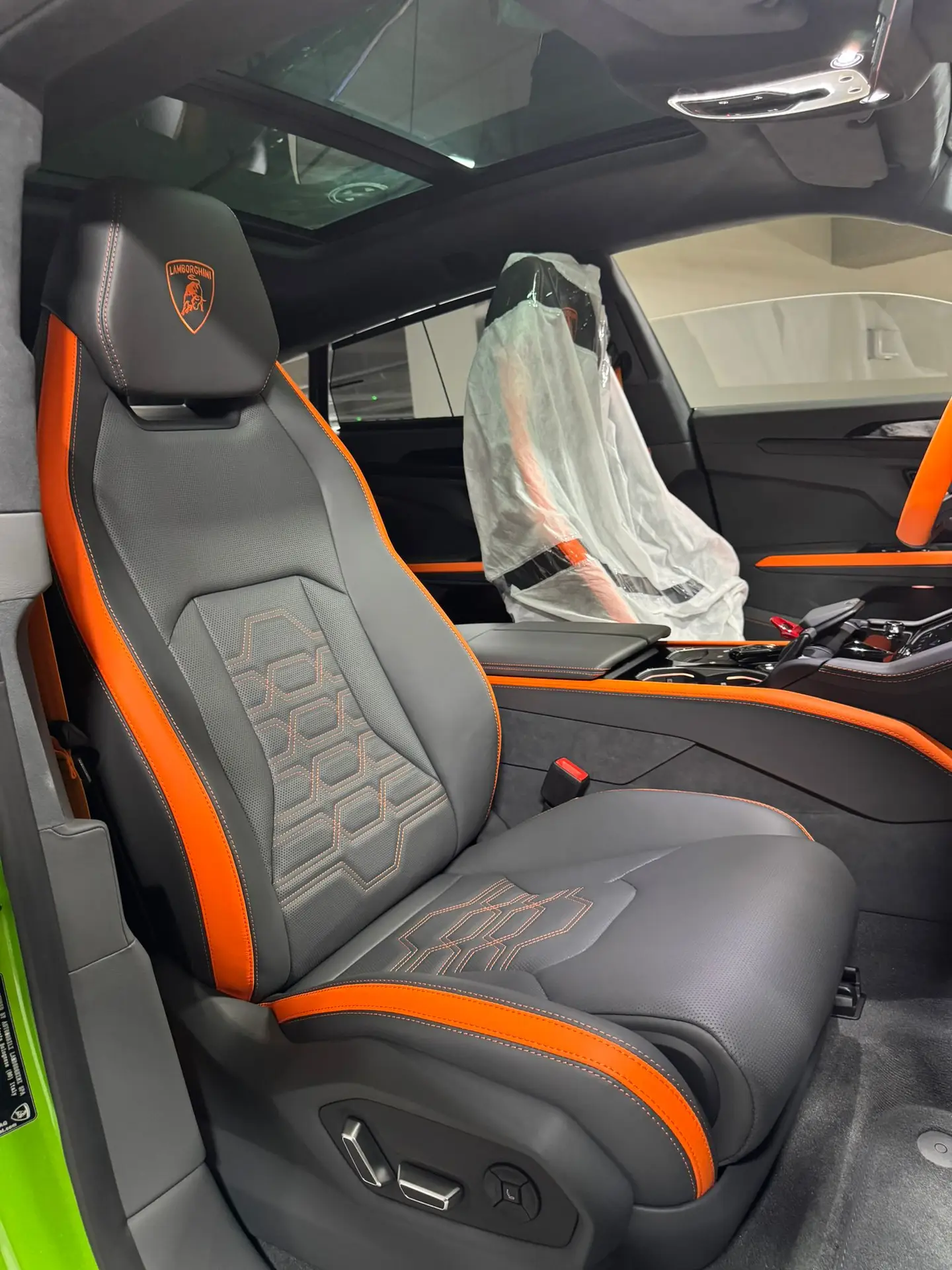 Lamborghini Urus SE, I Рестайлинг, 2025 купить в салоне Million Miles