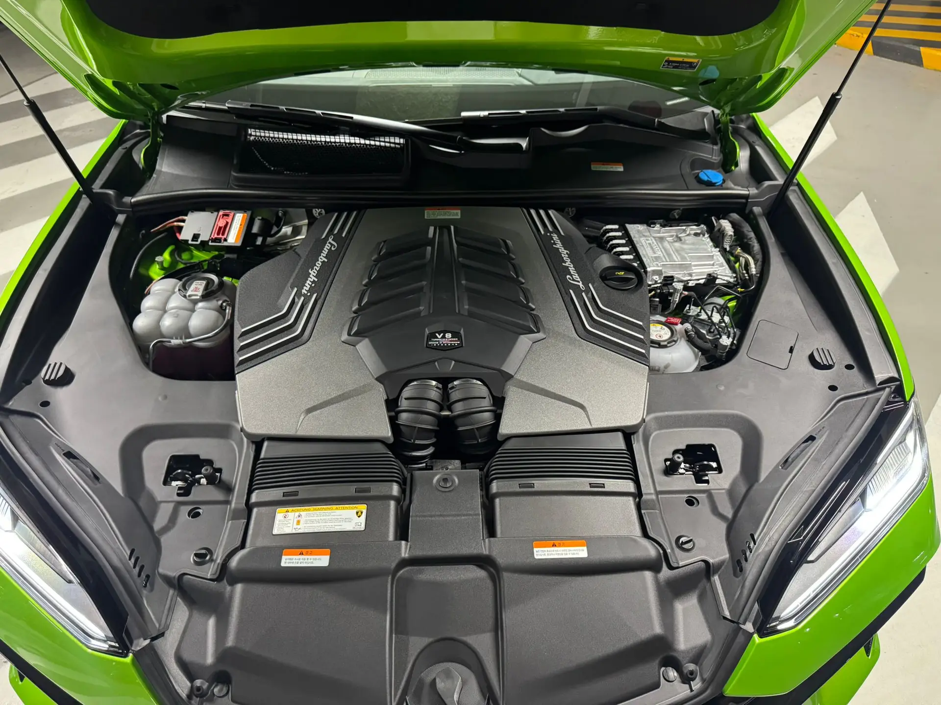 Lamborghini Urus SE, I Рестайлинг, 2025 купить в салоне Million Miles