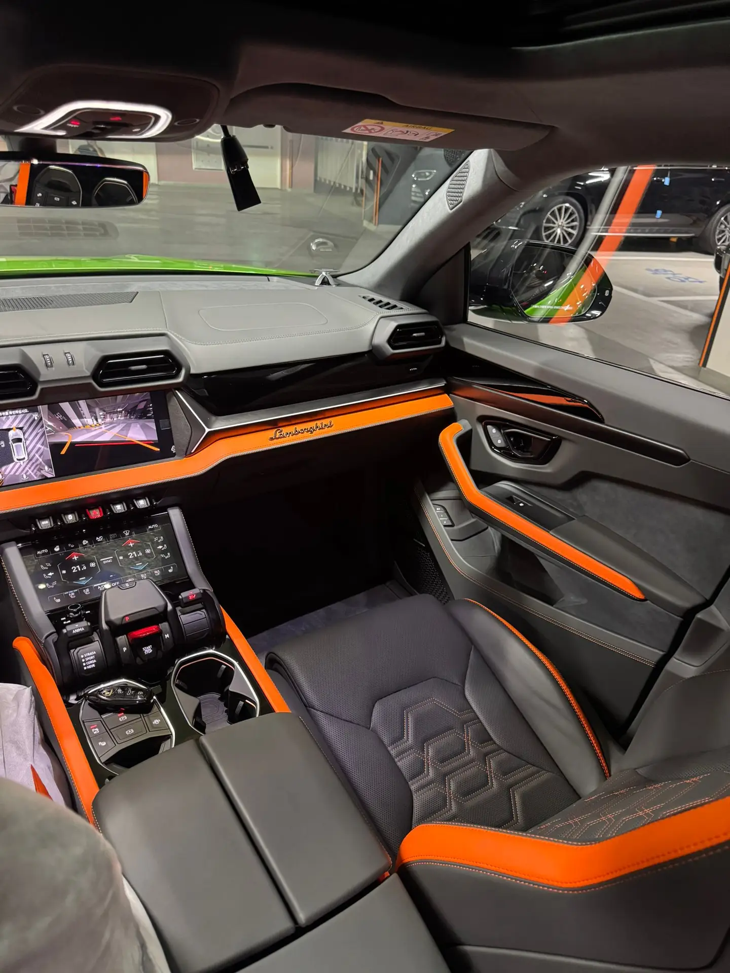 Lamborghini Urus SE, I Рестайлинг, 2025 купить в салоне Million Miles