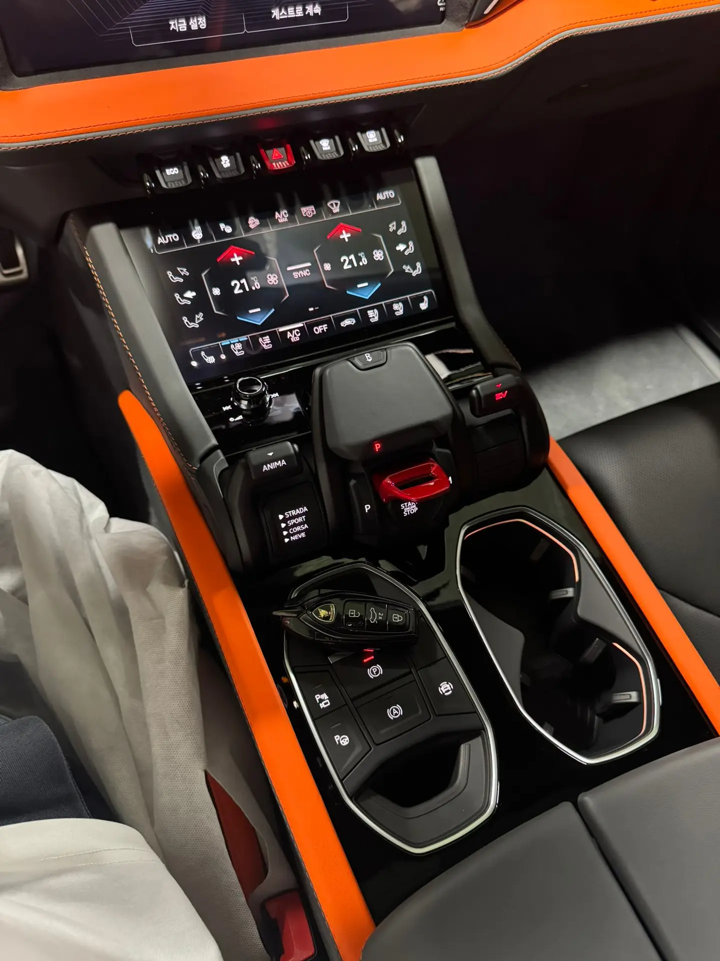 Lamborghini Urus SE, I Рестайлинг, 2025 купить в салоне Million Miles