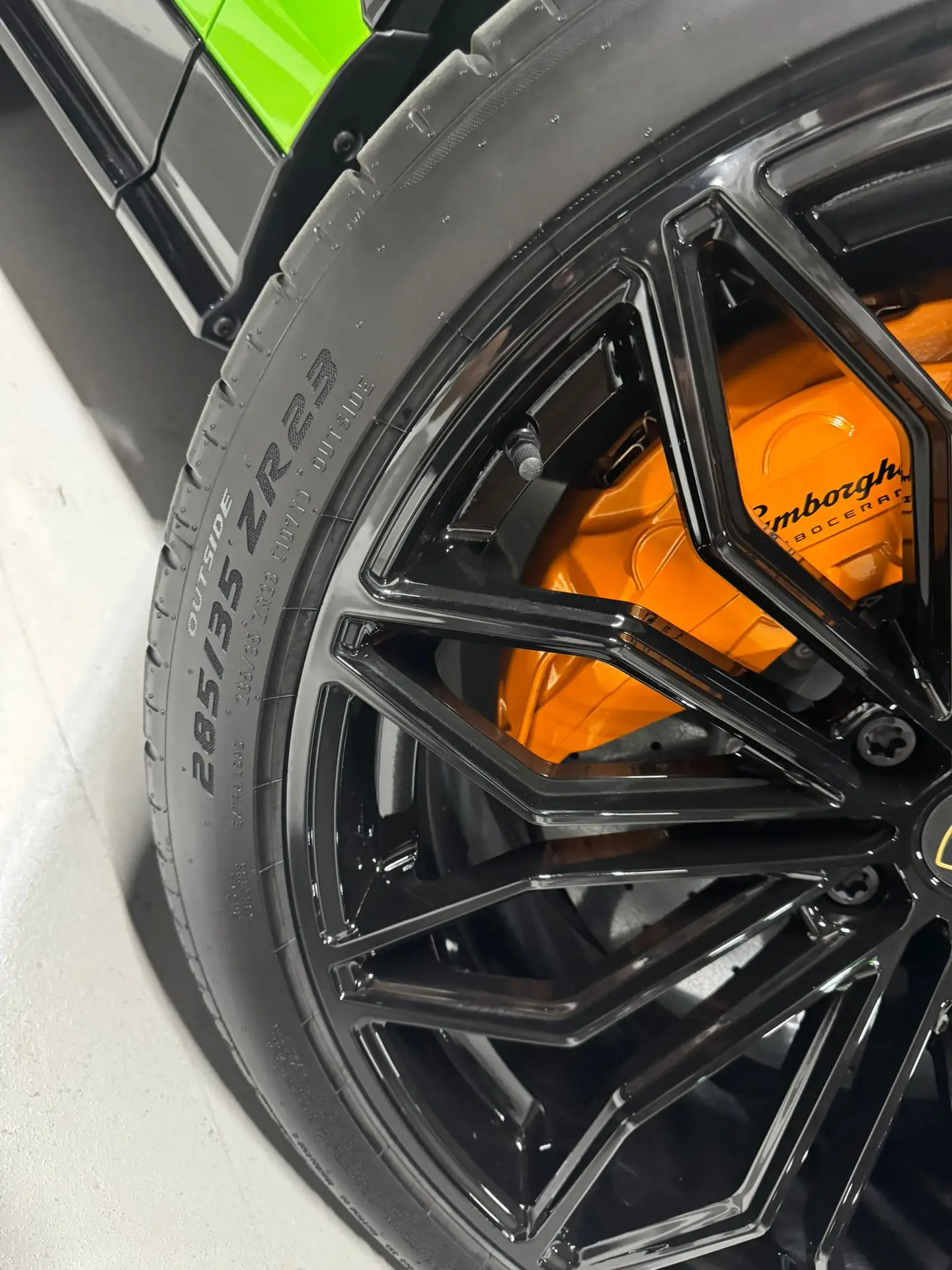 Lamborghini Urus SE, I Рестайлинг, 2025 купить в салоне Million Miles