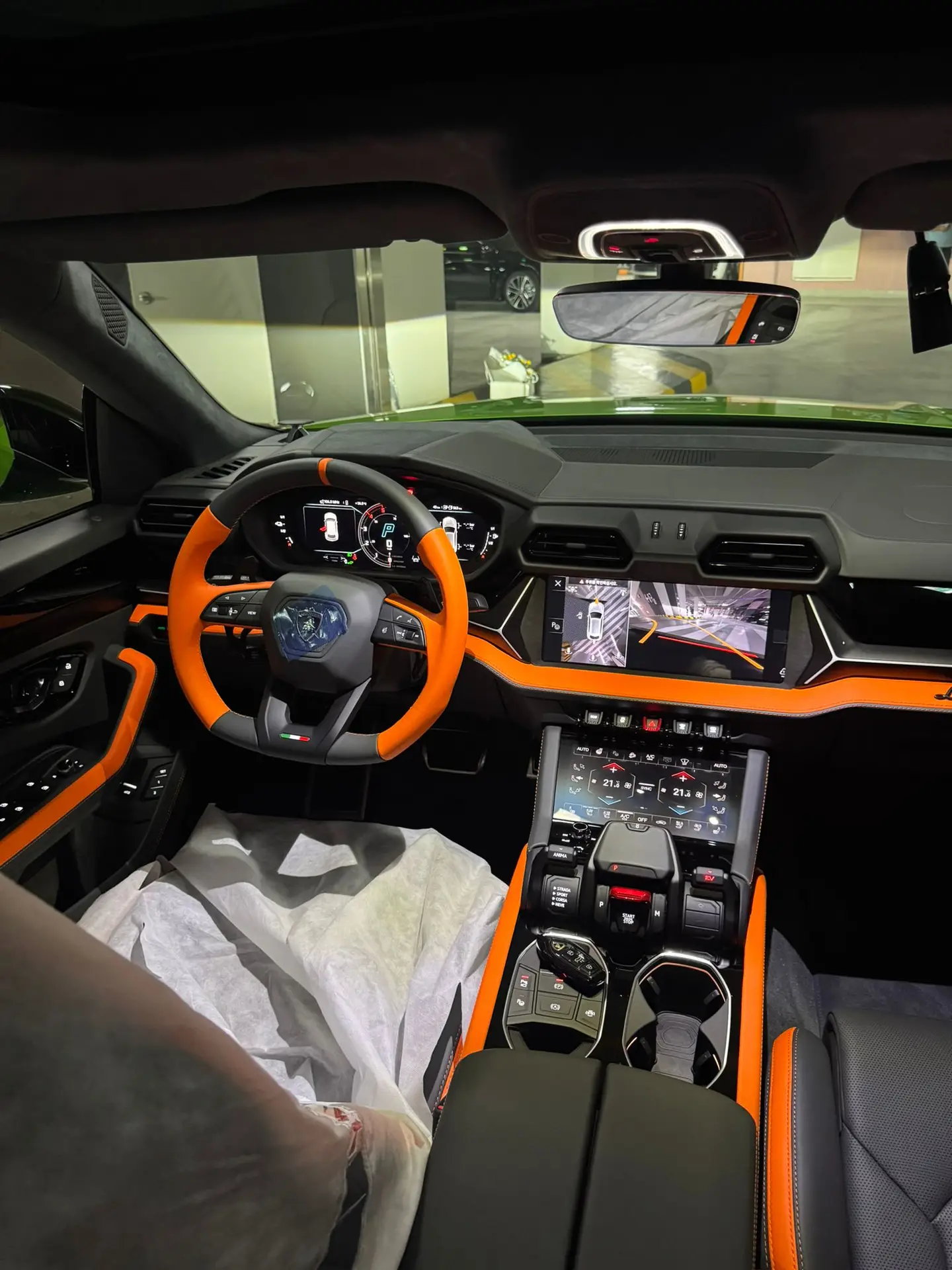 Lamborghini Urus SE, I Рестайлинг, 2025 купить в салоне Million Miles