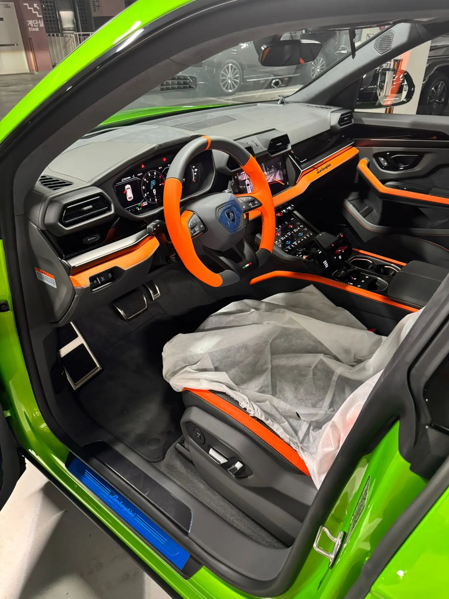 Lamborghini Urus SE, I Рестайлинг, 2025 купить в салоне Million Miles