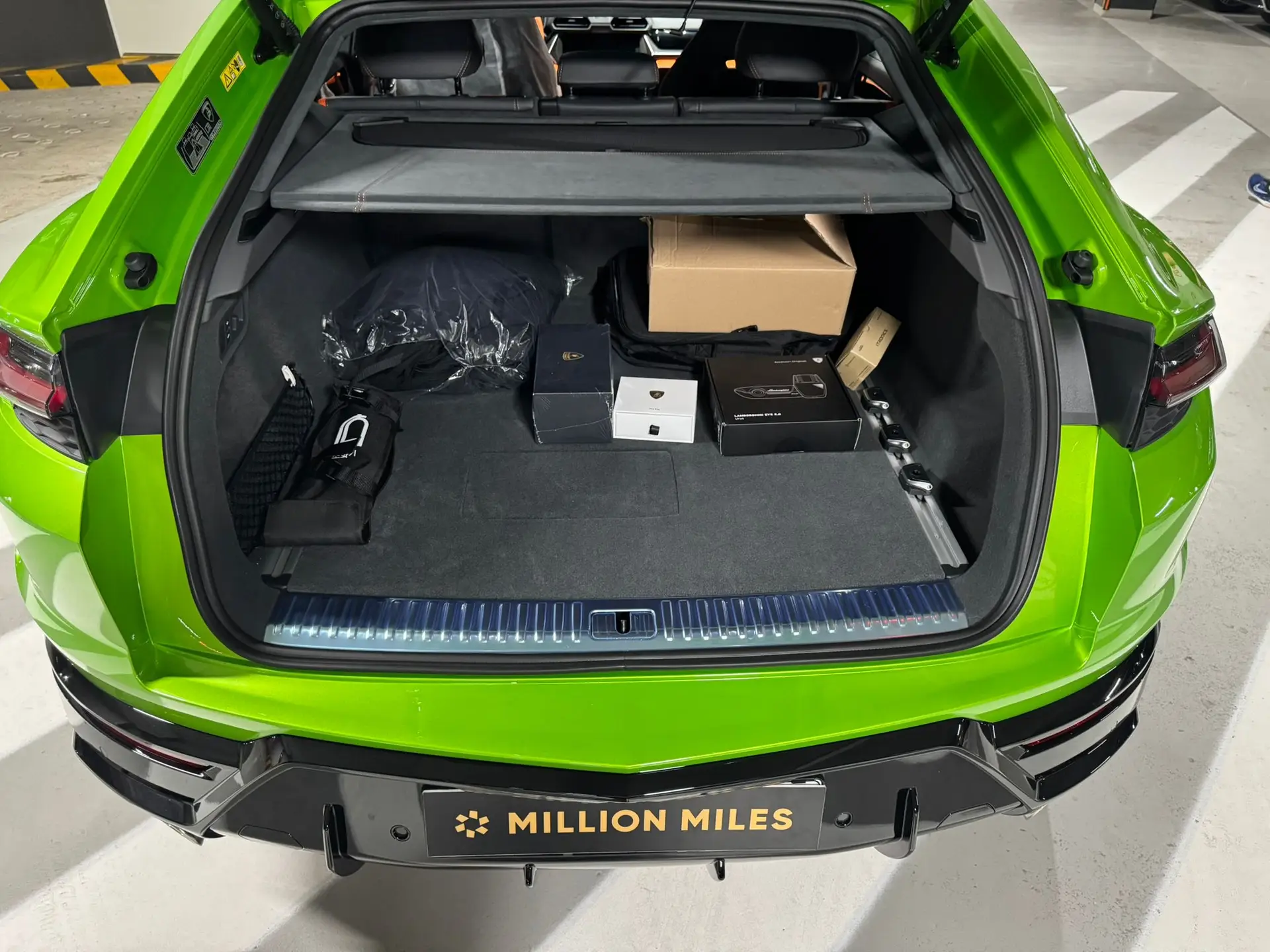 Lamborghini Urus SE, I Рестайлинг, 2025 купить в салоне Million Miles