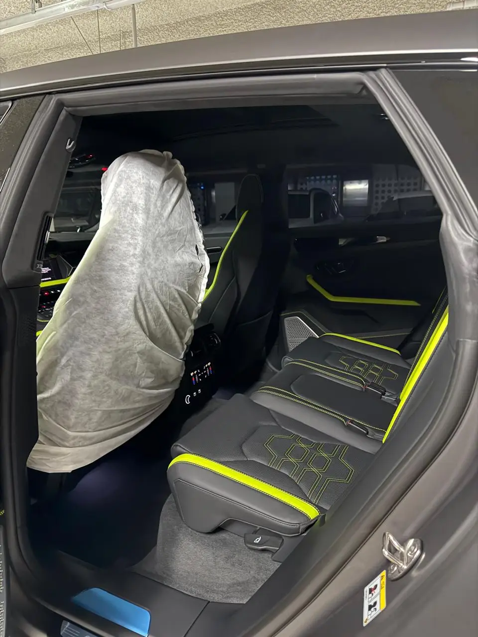 Lamborghini Urus SE, I Рестайлинг, 2025 купить в салоне Million Miles