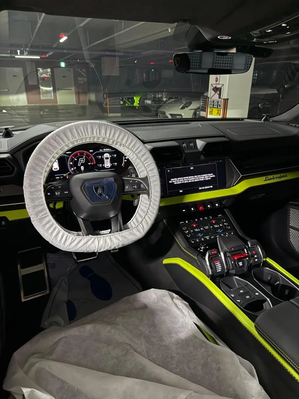 Lamborghini Urus SE, I Рестайлинг, 2025 купить в салоне Million Miles