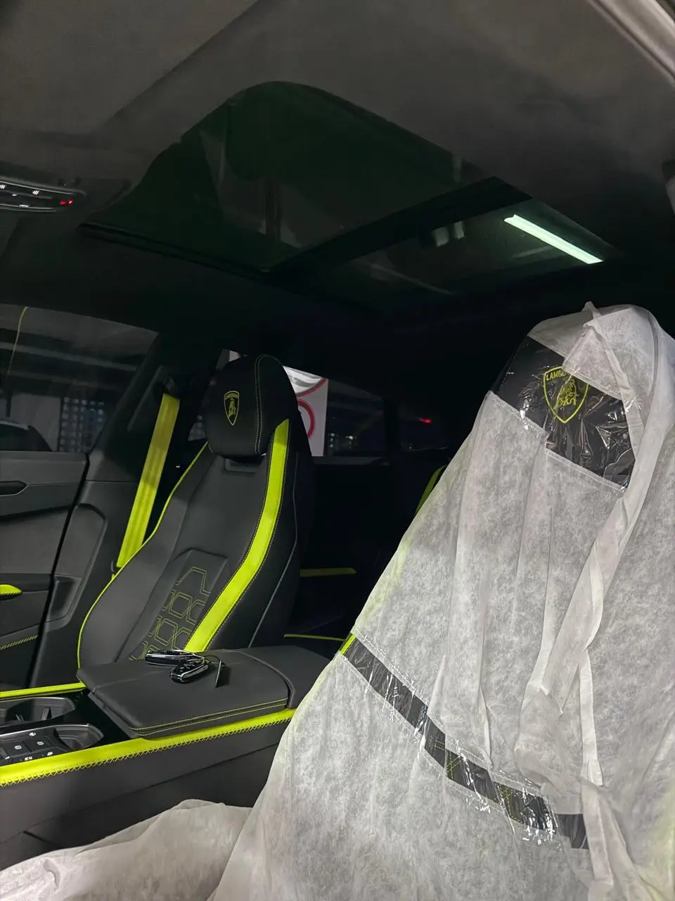 Lamborghini Urus SE, I Рестайлинг, 2025 купить в салоне Million Miles