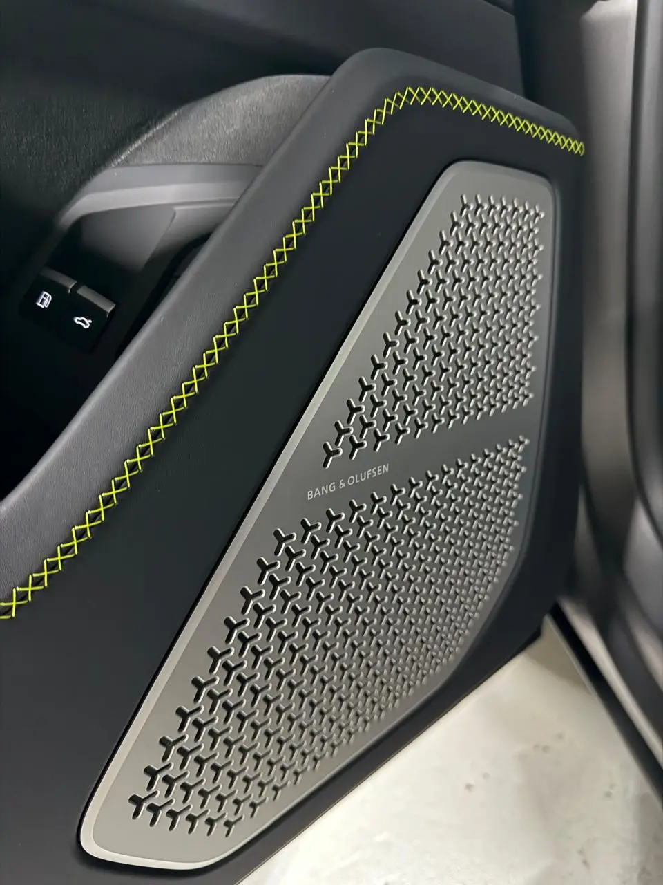 Lamborghini Urus SE, I Рестайлинг, 2025 купить в салоне Million Miles