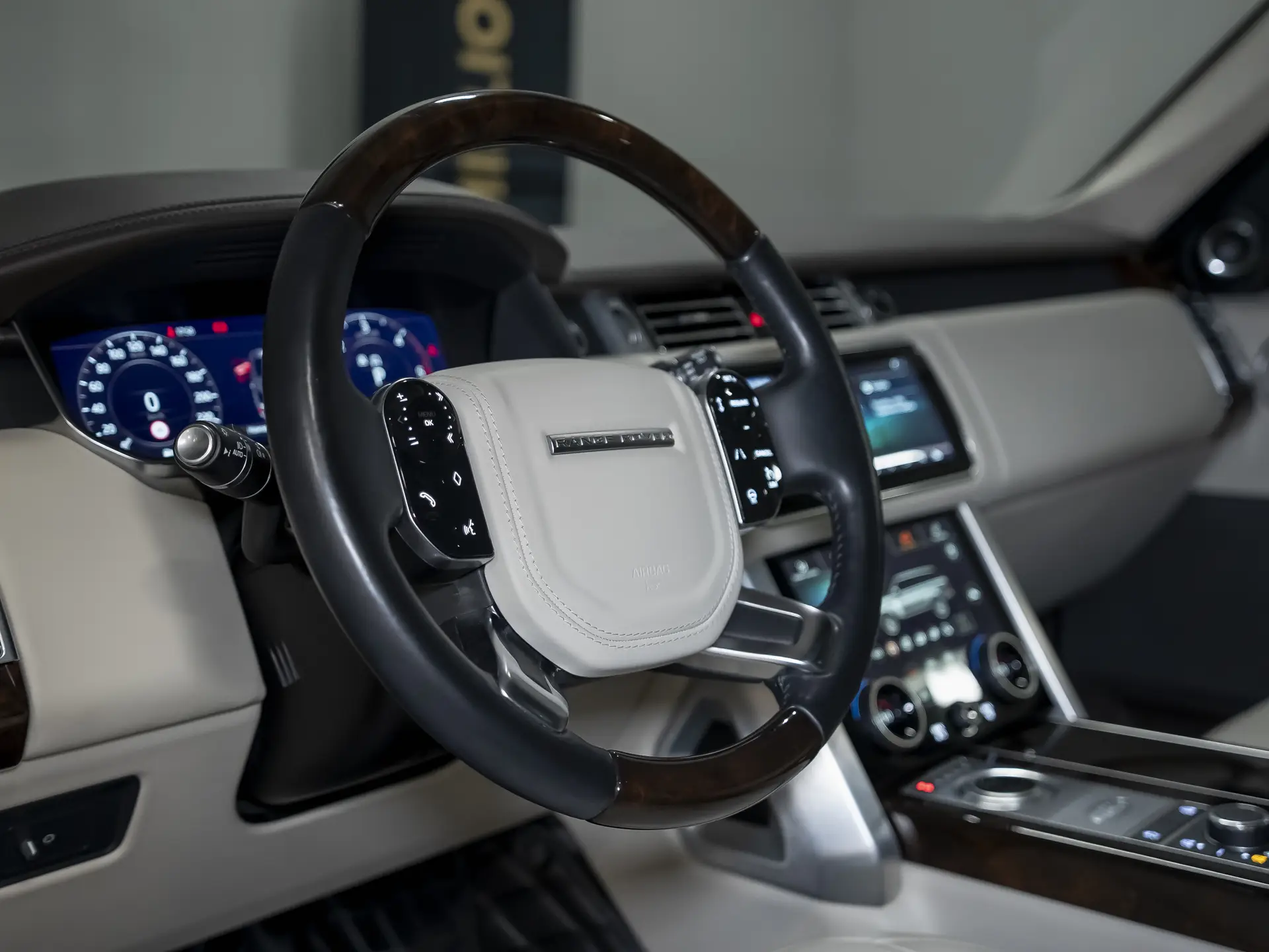 Land Rover Range Rover, IV Рестайлинг, 2020 купить в салоне Million Miles