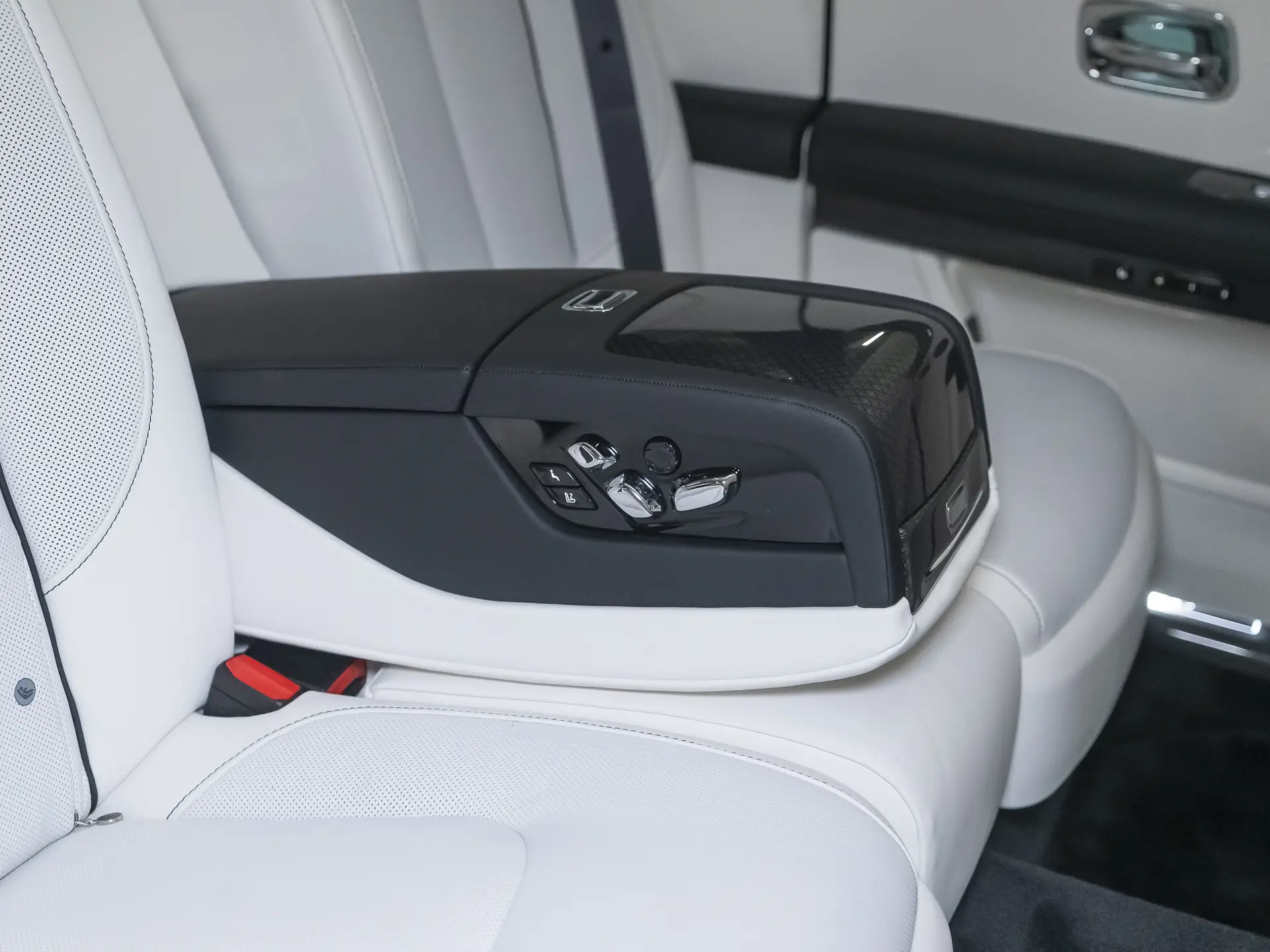 Rolls-Royce Ghost, II Рестайлинг (Series II), 2025 купить в салоне Million Miles