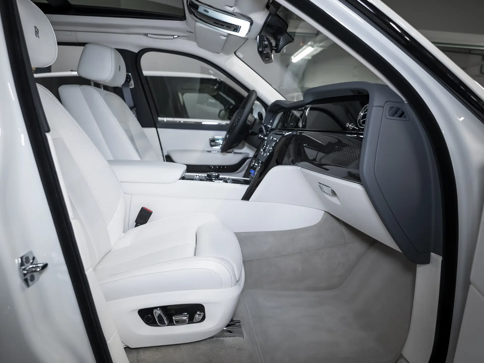 Rolls-Royce Cullinan, I Рестайлинг, 2025 купить в салоне Million Miles