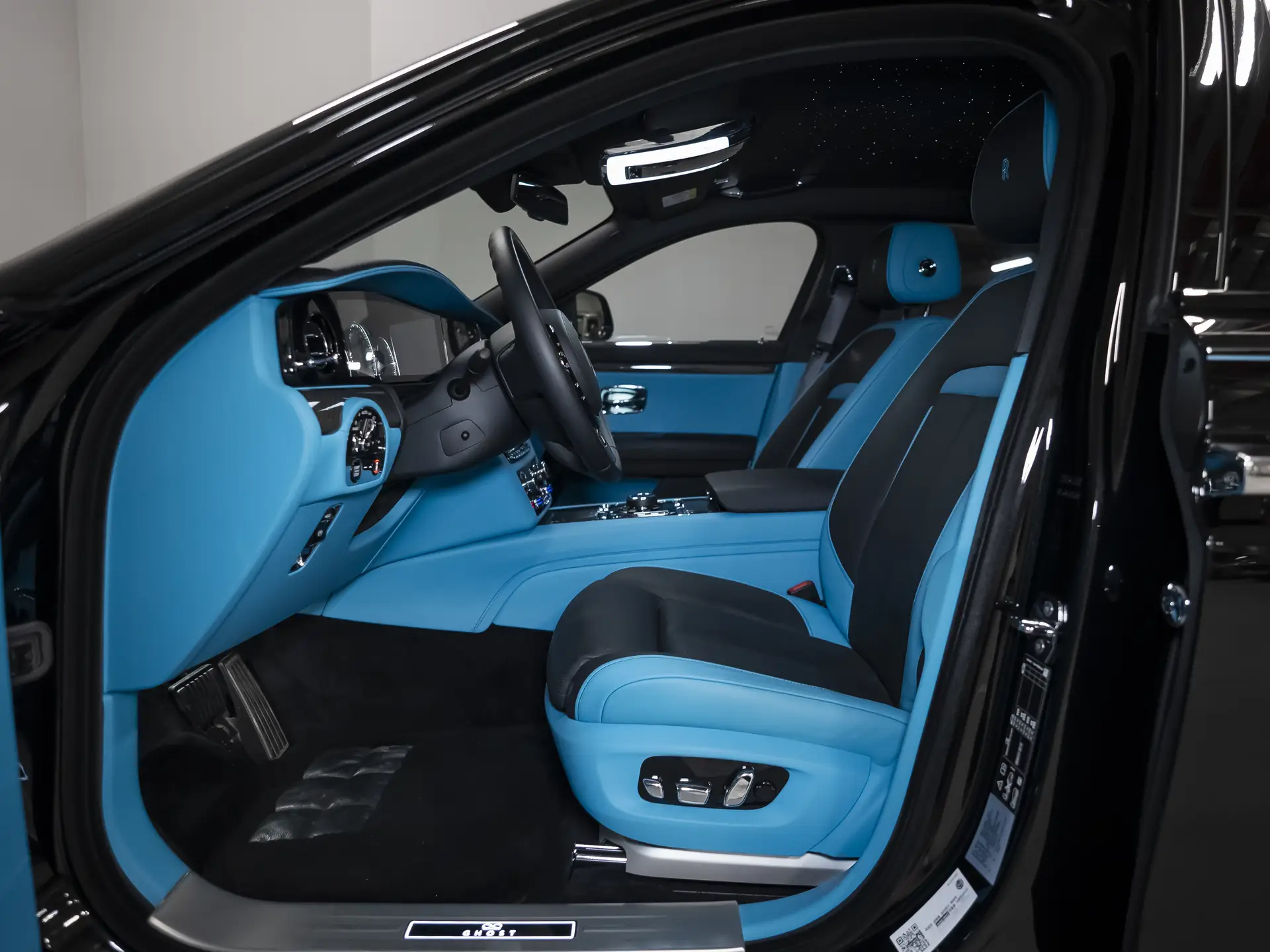 Rolls-Royce Ghost Black Badge, II, 2022 купить в салоне Million Miles