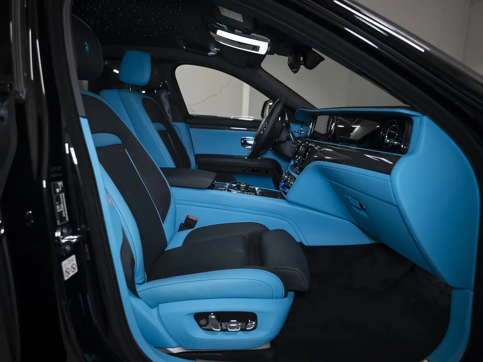 Rolls-Royce Ghost Black Badge, II, 2022 купить в салоне Million Miles