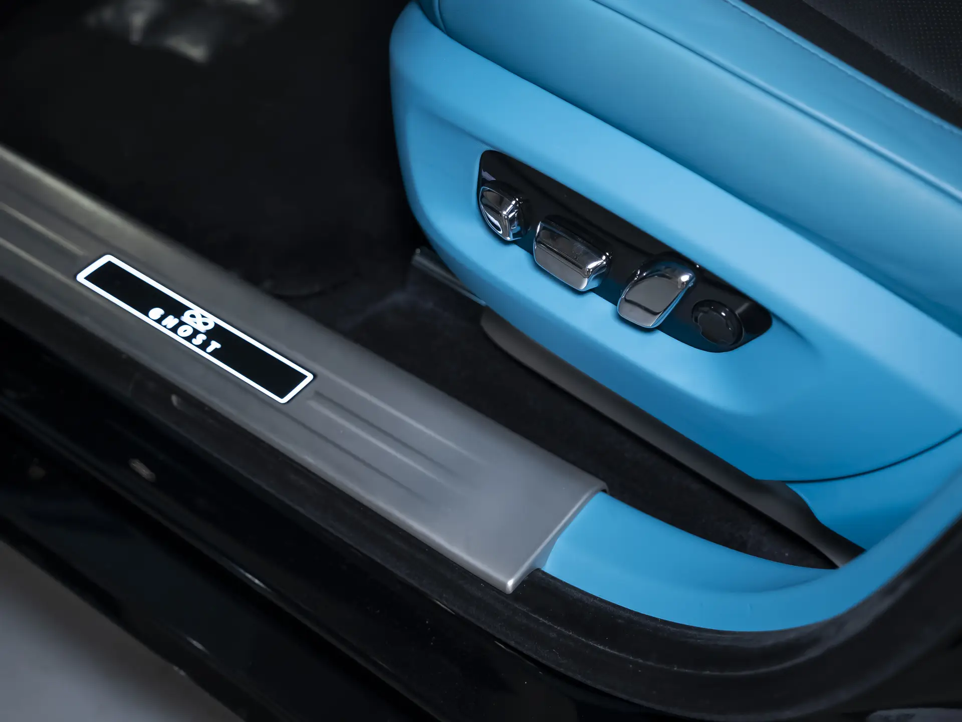 Rolls-Royce Ghost Black Badge, II, 2022 купить в салоне Million Miles