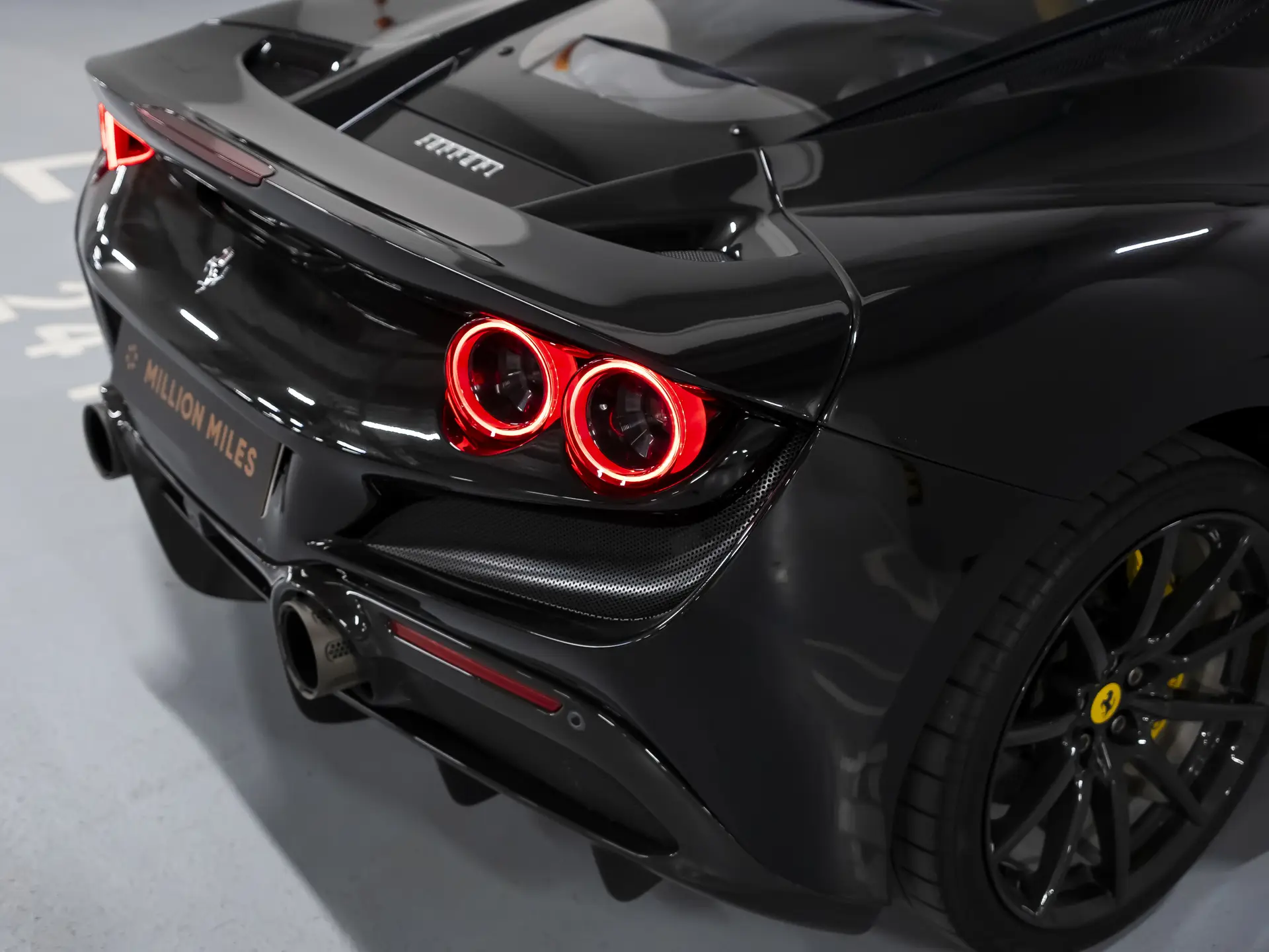 Ferrari F8 Tributo, I, 2021 купить в салоне Million Miles