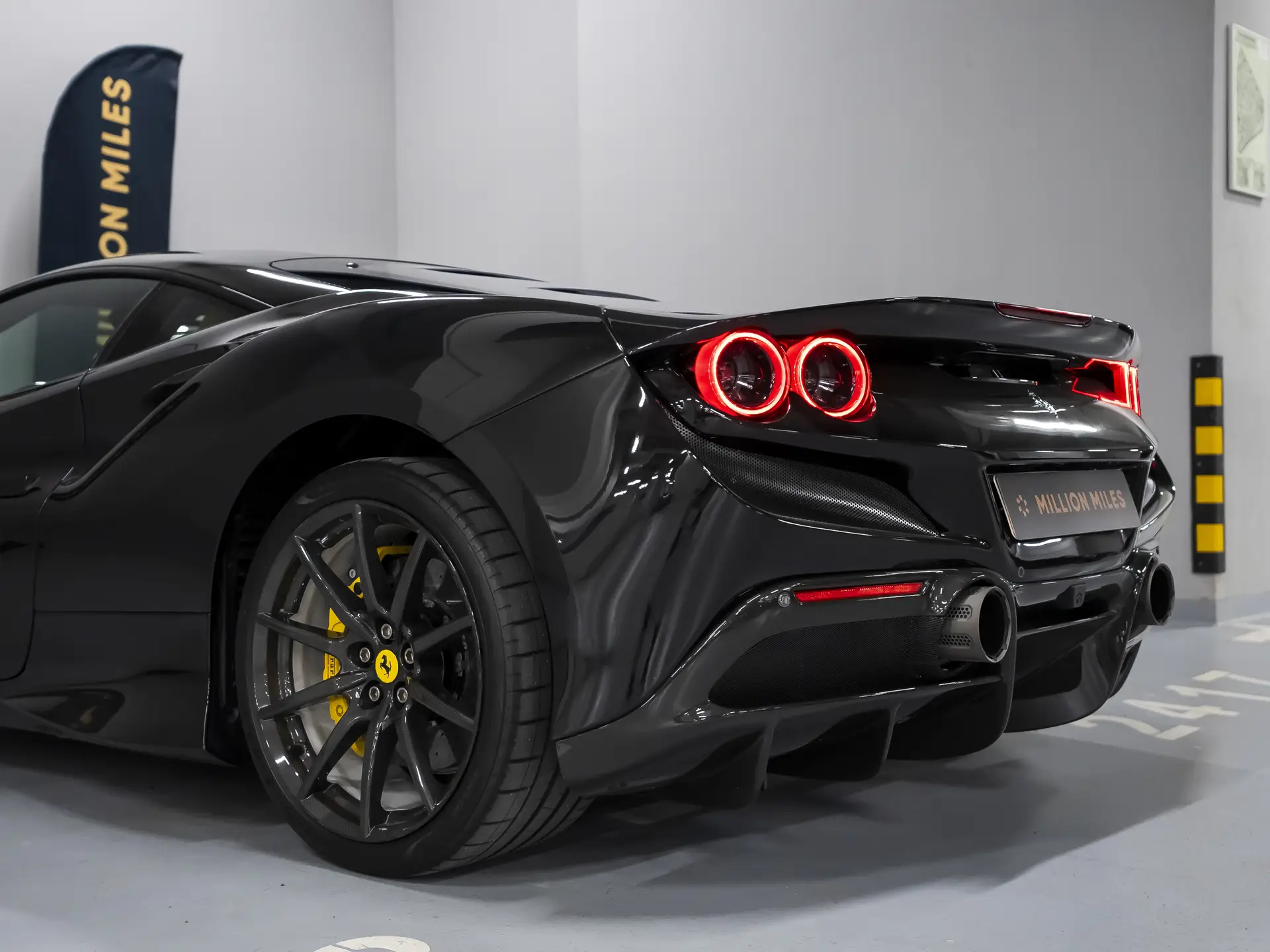 Ferrari F8 Tributo, I, 2021 купить в салоне Million Miles