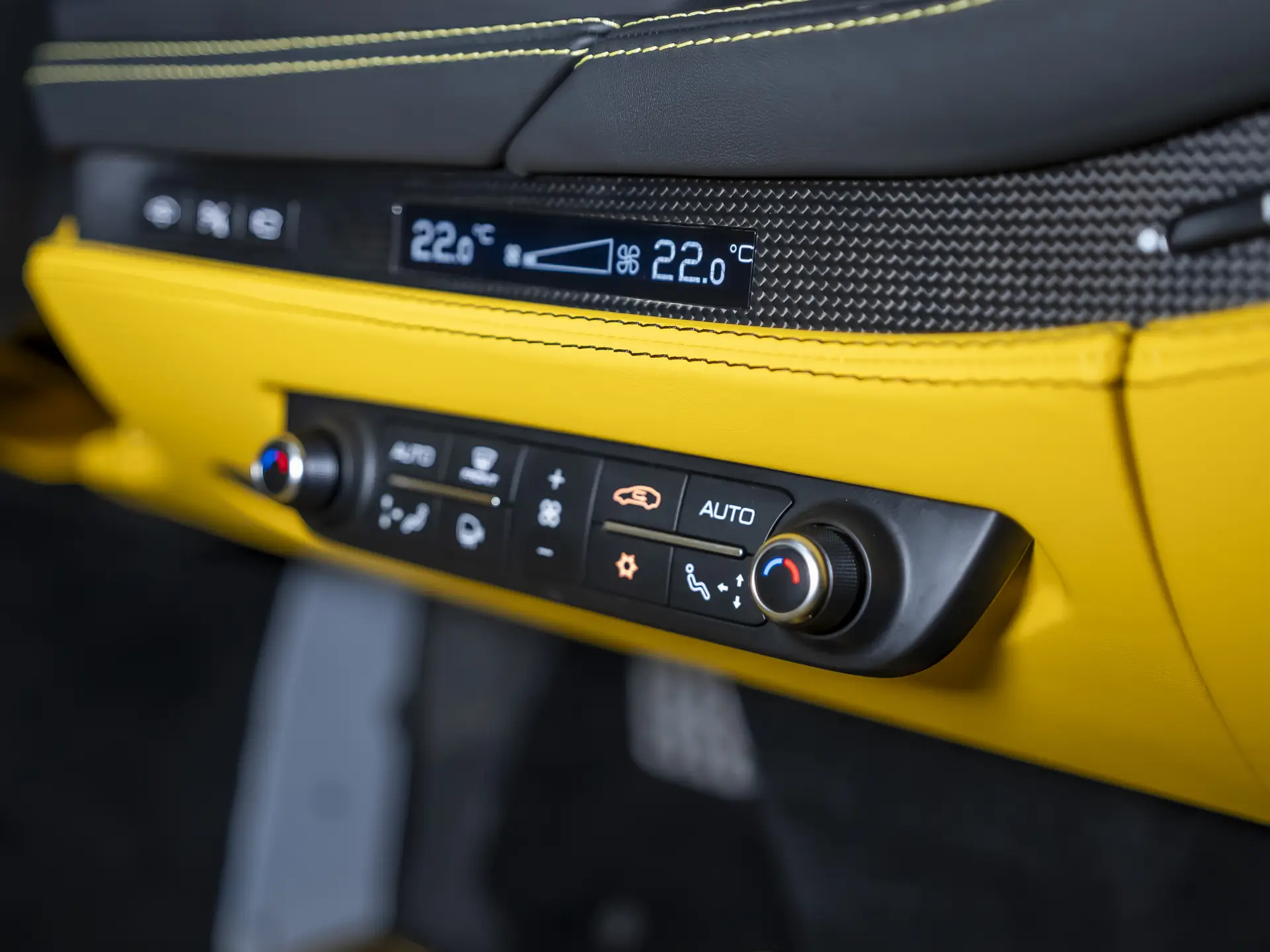 Ferrari F8 Tributo, I, 2021 купить в салоне Million Miles