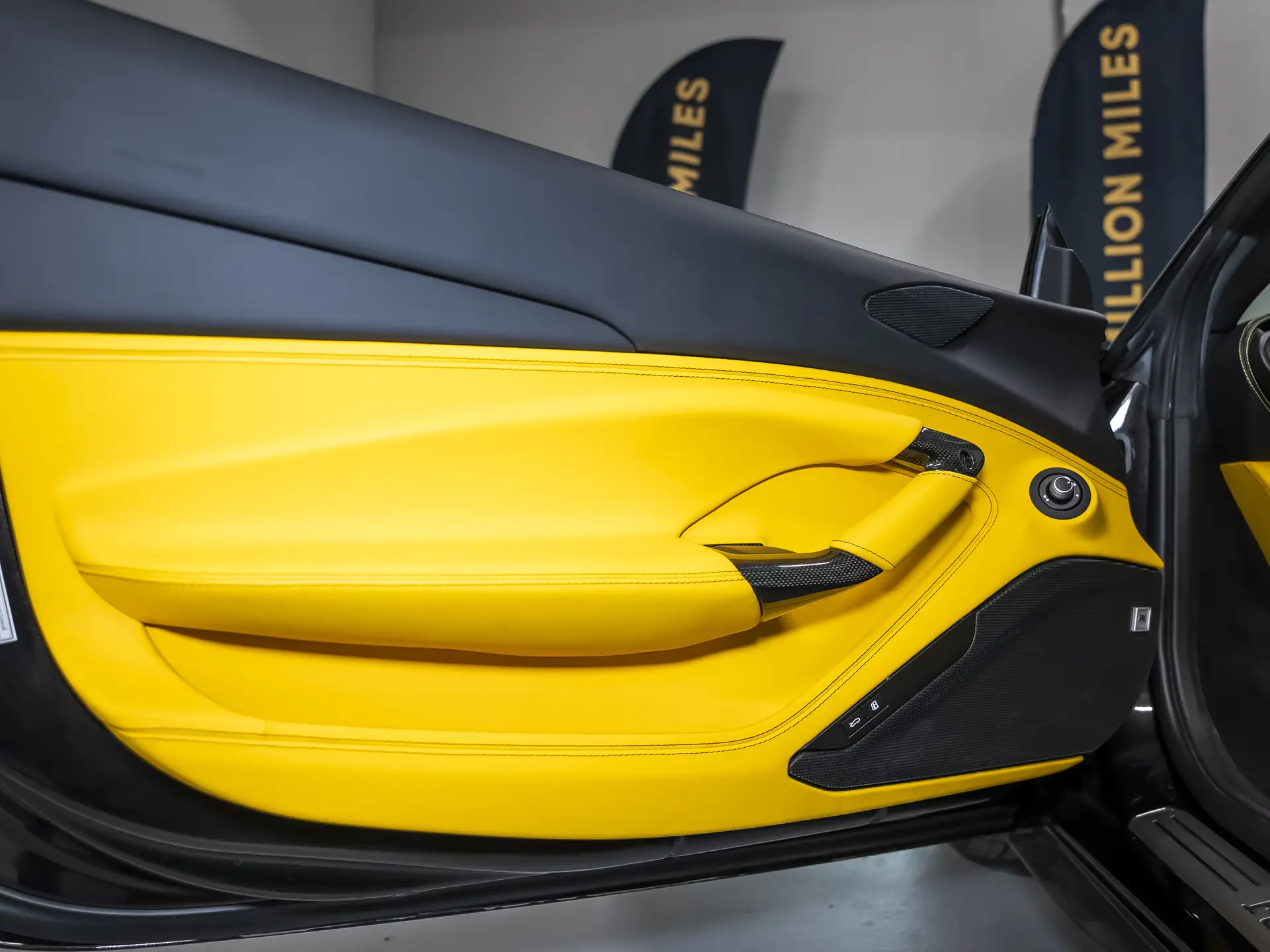 Ferrari F8 Tributo, I, 2021 купить в салоне Million Miles