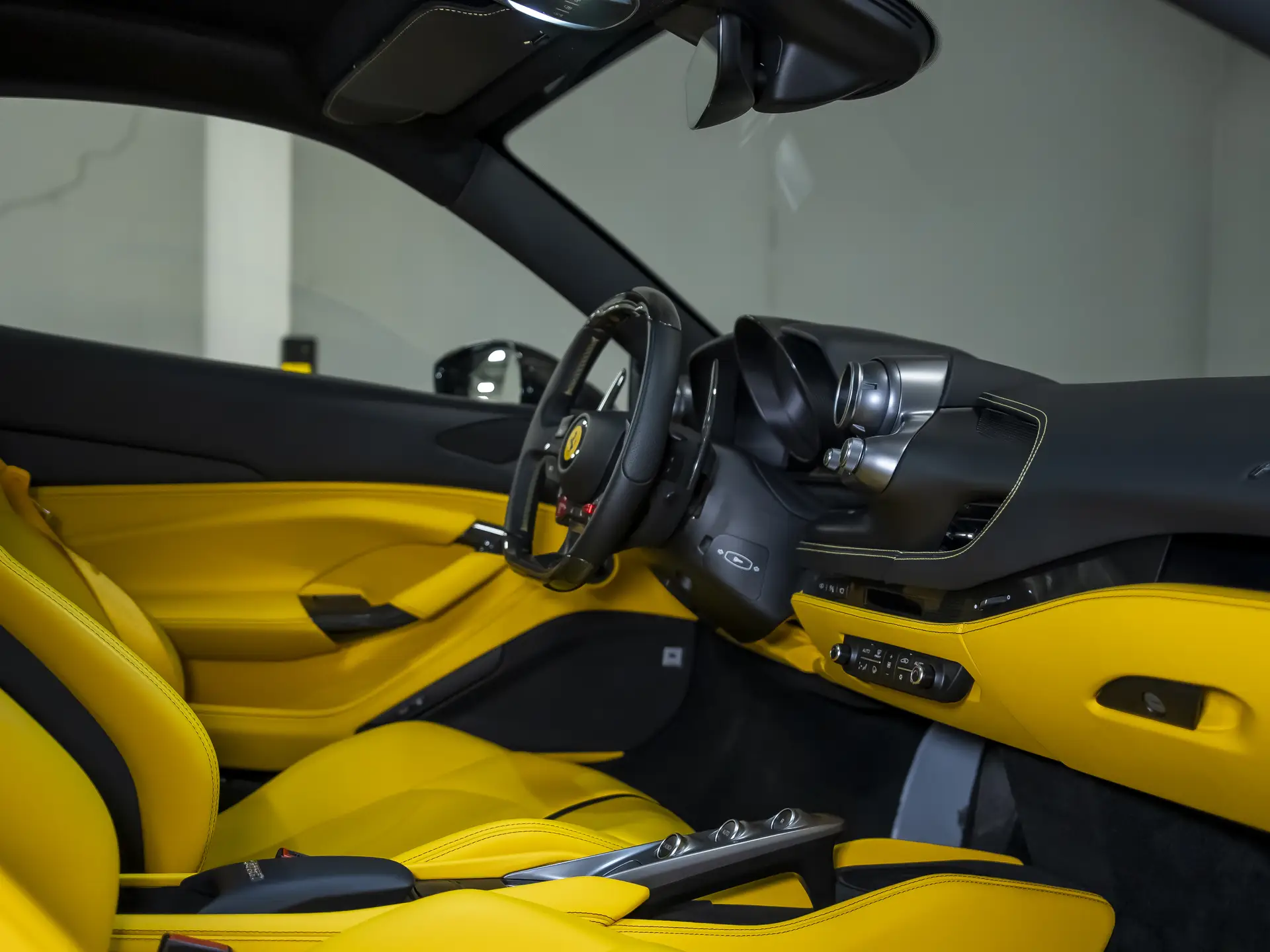 Ferrari F8 Tributo, I, 2021 купить в салоне Million Miles