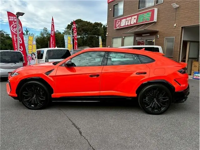 Lamborghini Urus SE, I Рестайлинг, 2025 купить в салоне Million Miles