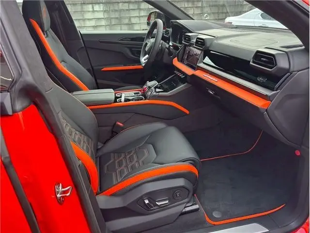 Lamborghini Urus SE, I Рестайлинг, 2025 купить в салоне Million Miles