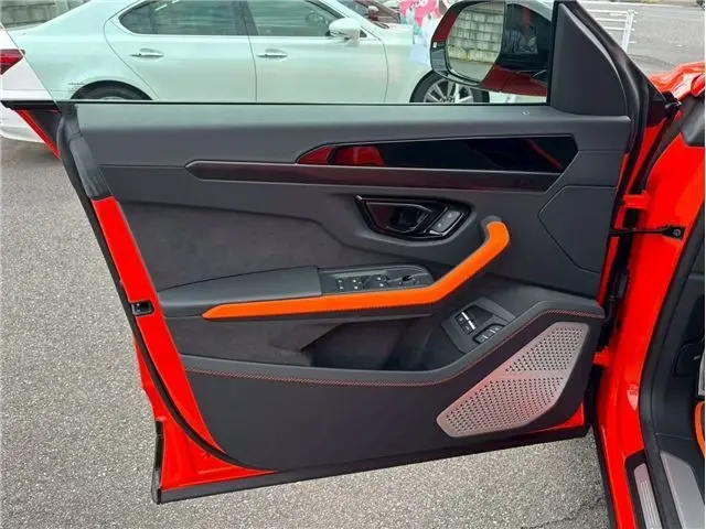 Lamborghini Urus SE, I Рестайлинг, 2025 купить в салоне Million Miles