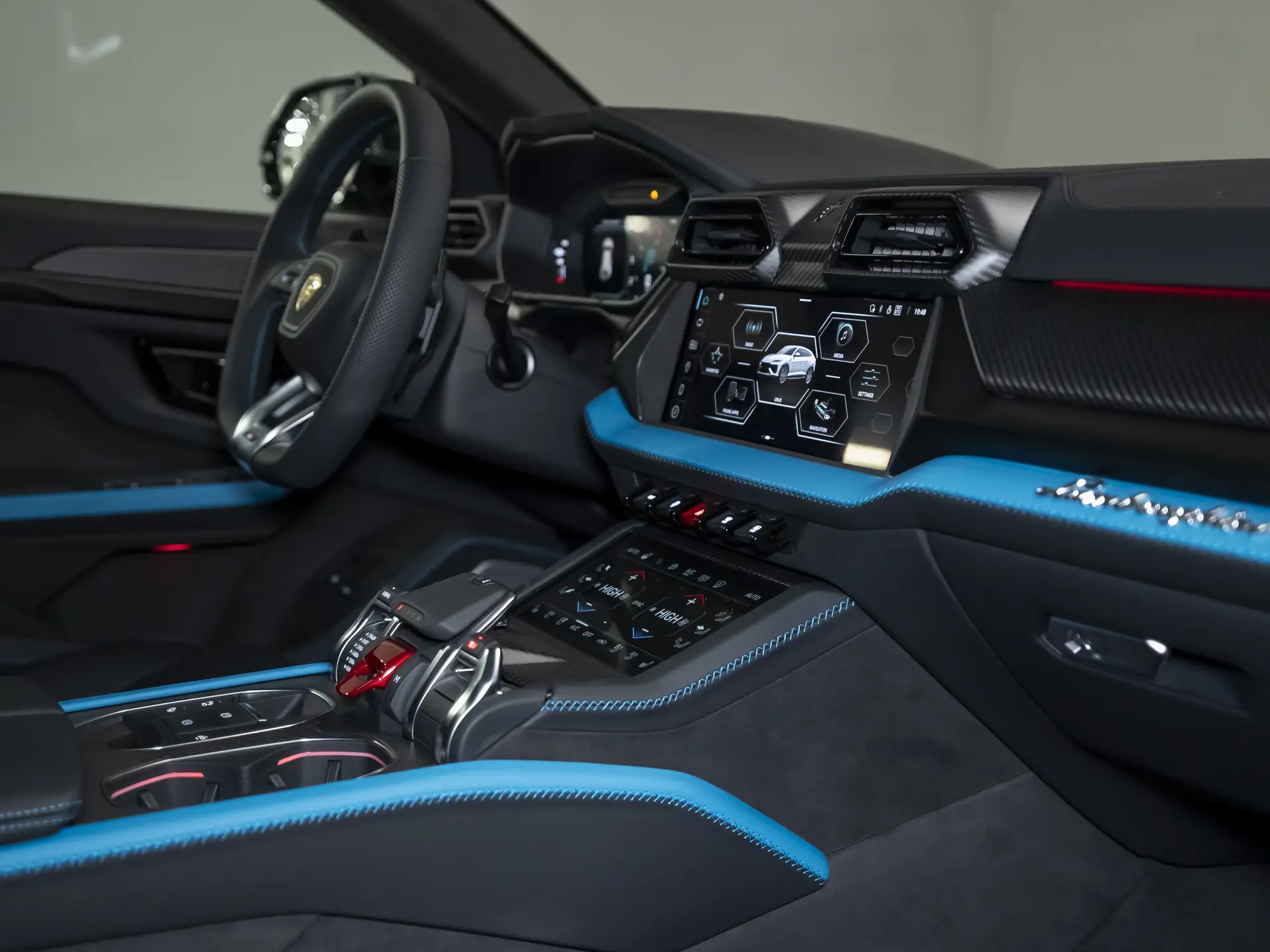 Lamborghini Urus SE, I Рестайлинг, 2025 купить в салоне Million Miles